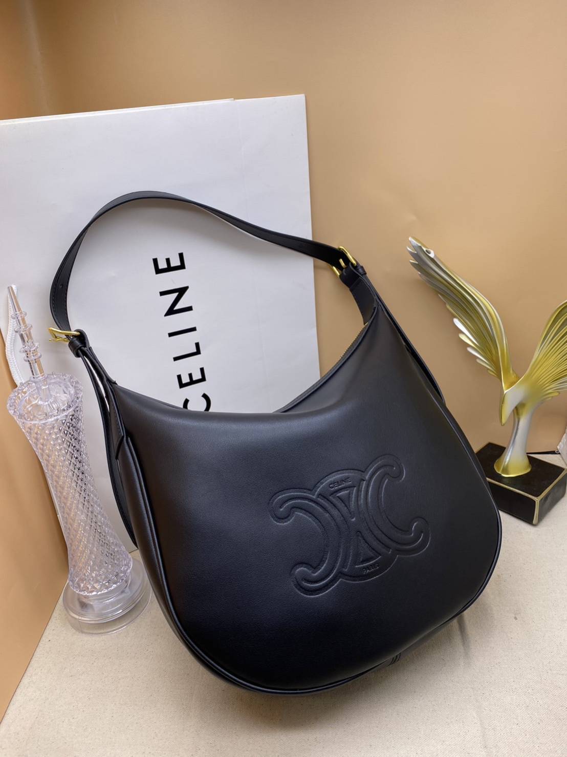 CELINE HOBO / CELINE HELOISE BAG IN SUPPLE CALFSKIN ไปตามตาลิซกัน ^^ เดอะเบสท์เซลเลอร์ต้องยกให้ กับกระเป๋าสะพาย ฟังก์ชั่นสุดเลิศ