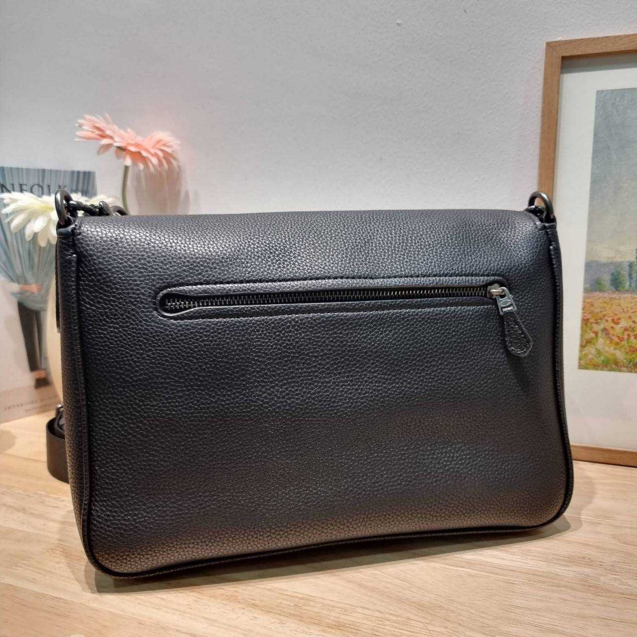 COACH Soft Tabby Messenger In Signature Canvas C8430 CH769 ไอเท็มที่หนุ่มๆต้องไม่พลาด กระเป๋าทรงแมสเซนเจอร์ใบใหญ่กำลังพอดี พร้อมด้วยสายสะพาย 2 เส้น