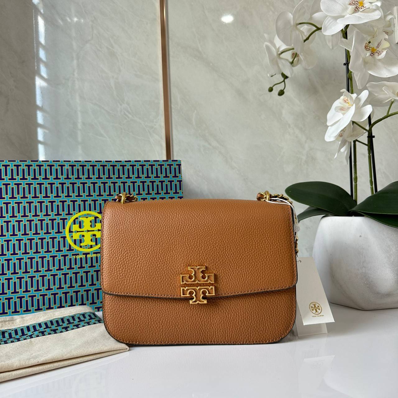 Tory Burch Britten Small Convertible Shoulder Bag คอลเลคชั่นใหม่สุดเรียบหรู