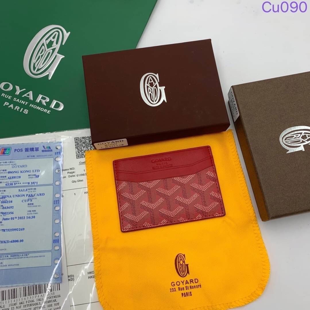 GOYARD Card Holder กระเป๋าใส่การ์ดรุ่นแบน ใช้ง่าย ใส่บัตรได้เยอะ (ใส่ซ้อนกันเลยจ้า) ด้านบนใส่แบงค์พับครึ่งได้นะคะ ดีมาก ผู้ชายก็ชอบ ผู้หญิงก็ชอบ