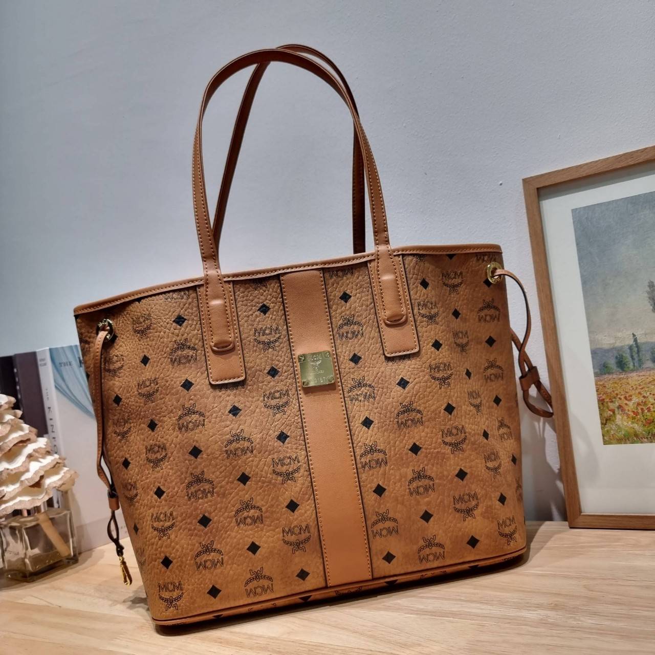 M.C.M MEDIUM REVERSIBLE LIZ SHOPPER IN VISETOS / M.C.M Tote Bag กระเป๋าทรงโท้ทใบใหญ่ เกรดท็อปออริ สลับแท้ 1:1 เกรดดีสุด ใช้ต่างประเทศได้