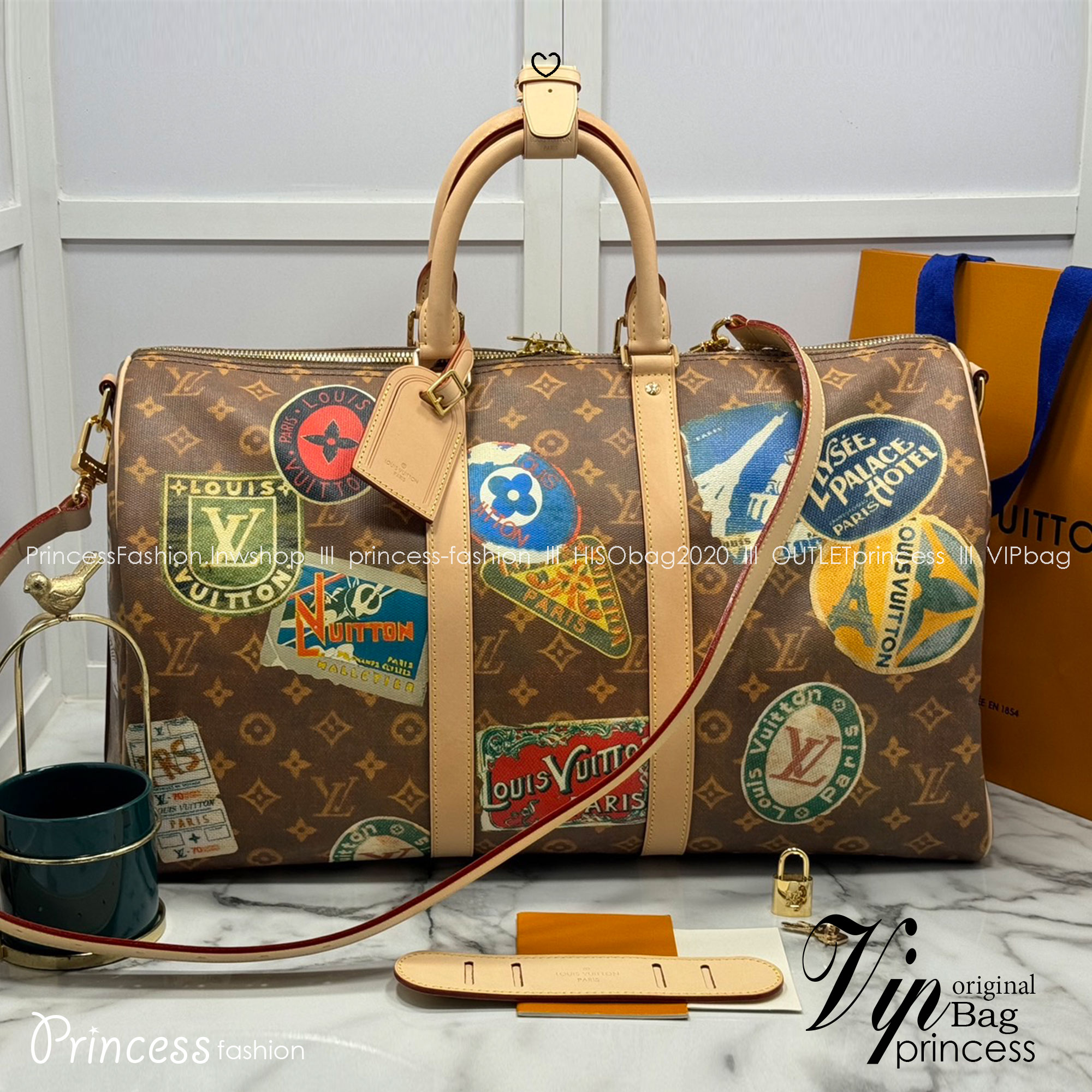 LV Keepall Bandoulière 45 Flight Mode กระเป๋าสะพายใบใหญ่ เอาใจสายรักการเดินทาง ด้วยลายลิมิเต็ด ตกแต่งลายท่องเที่ยวหรูหราและมีเอกลักษณ์เฉพาะตัว เหมาะสำหรับนักเดินทาง ภายในโล่งกว้าง จุของได้เยอะ