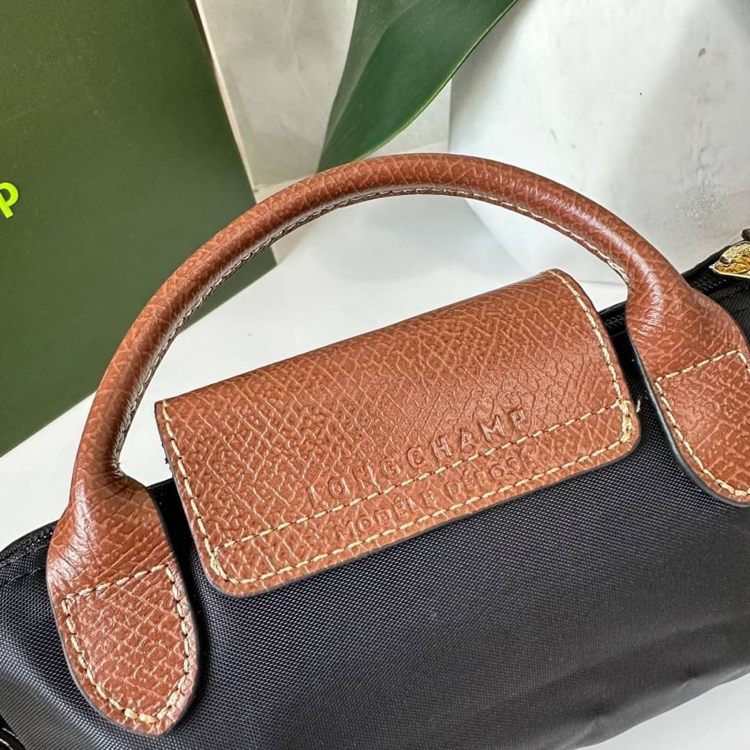 LONGCHAMP LE PLIAGE ORIGINAL Pouch with handle กระเป๋าใบเล็กขนาดกระทัดเหมาะกับใส่ของจำเป็นจุกจิก กันน้ำได้ พร้อมส่ง