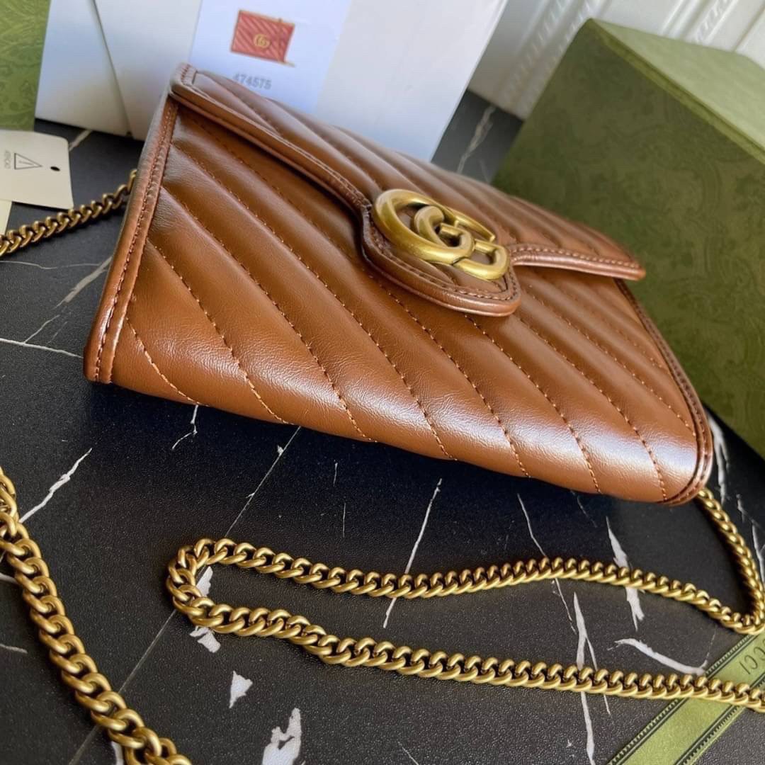 หนังแท้ GG Marmont matelassé mini bag พร้อมส่งที่ไทย GUCCI Wallet on Chain ภาพสินค้าถ่ายจากงานขายจริง รุ่นนี้หนังสวยมากค่ะ ละมุนที่สุด ใส่บัตร ใส่แบงค์ได้ รับรองว่าจะเป็นกระเป๋าที่จะหยิบใช้งานได้บ่อยๆ รับประกันความสวยปังค่าาา