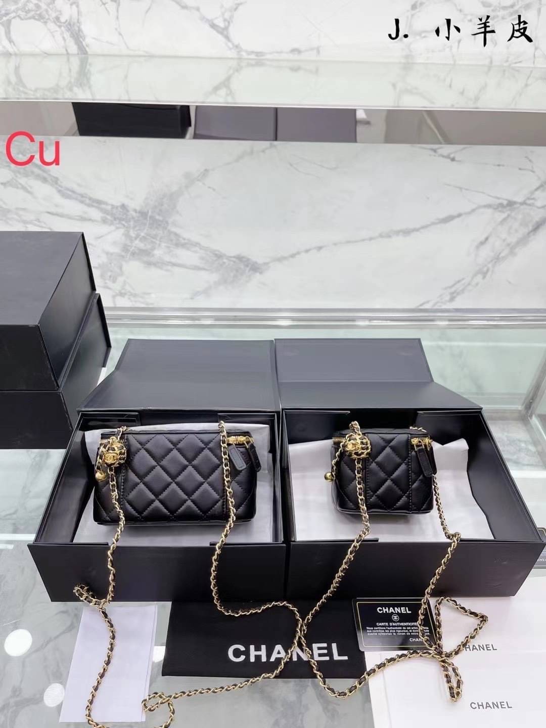 Chanel Pearl Crush Mini Vanity / Chanel Vanity crossbody bag กระเป๋าทรงกล่องใบเล็กน่ารัก มี 2 ขนาด งานหนังสวย ตอบโจทย์และครองใจสาวๆ ได้อย่างแท้จริง ดีไซน์เรียบหรู