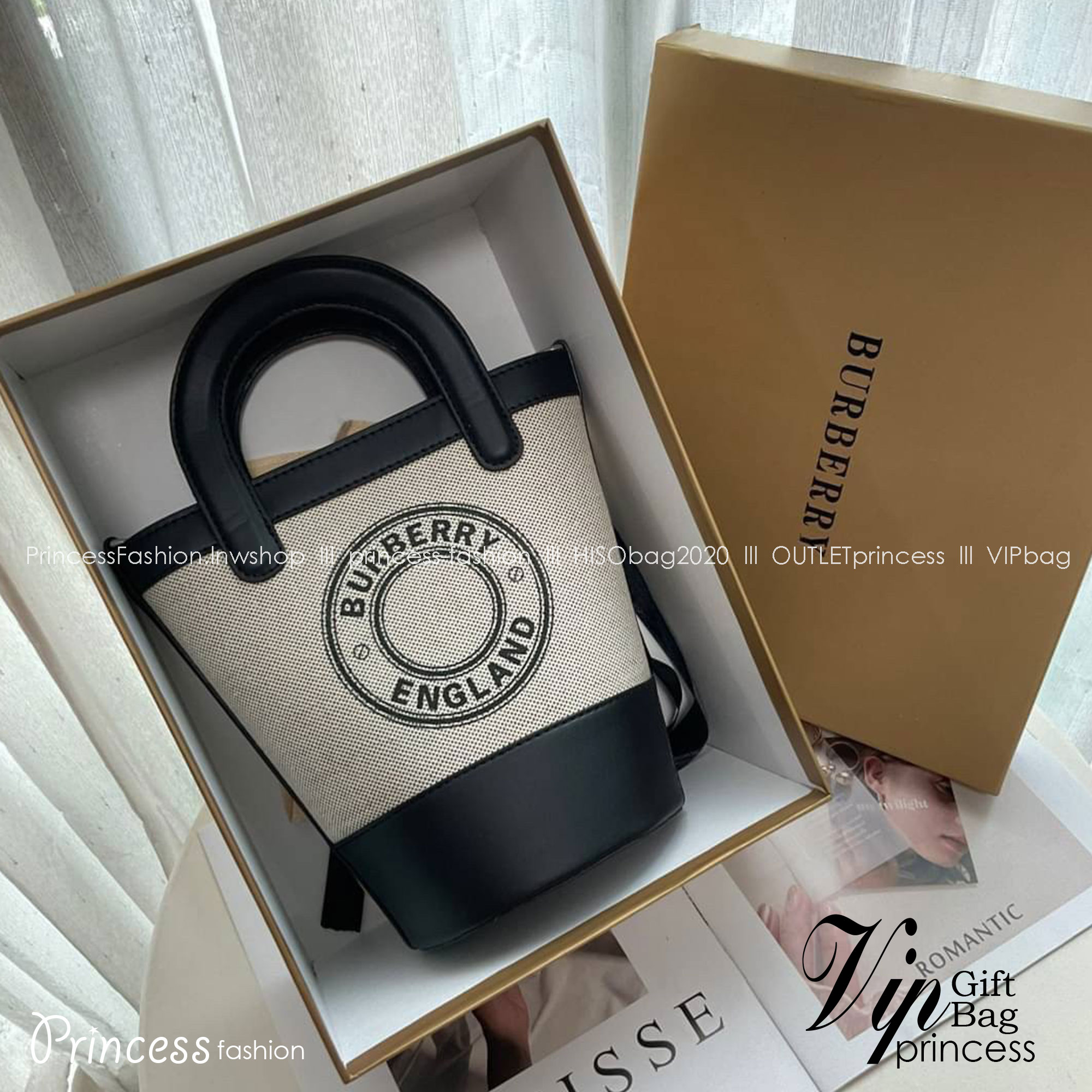 BURBERRY MINI CANVAS CROSSBODY BAG / BURBERRY BUCKET BAG *งานหรูมาก กระเป๋าทรง CROSSBODY ใบขนาดกำลังดี *ผ้าแคนวาสคาดหนังวัวแท้ ปักโลโก้แบรนด์ด้านหน้า ด้านในเปิดปิดด้วยกระดุมคาด สามารถใส่กระเป๋าสตางค์ยาว สมุดบัญชีได้