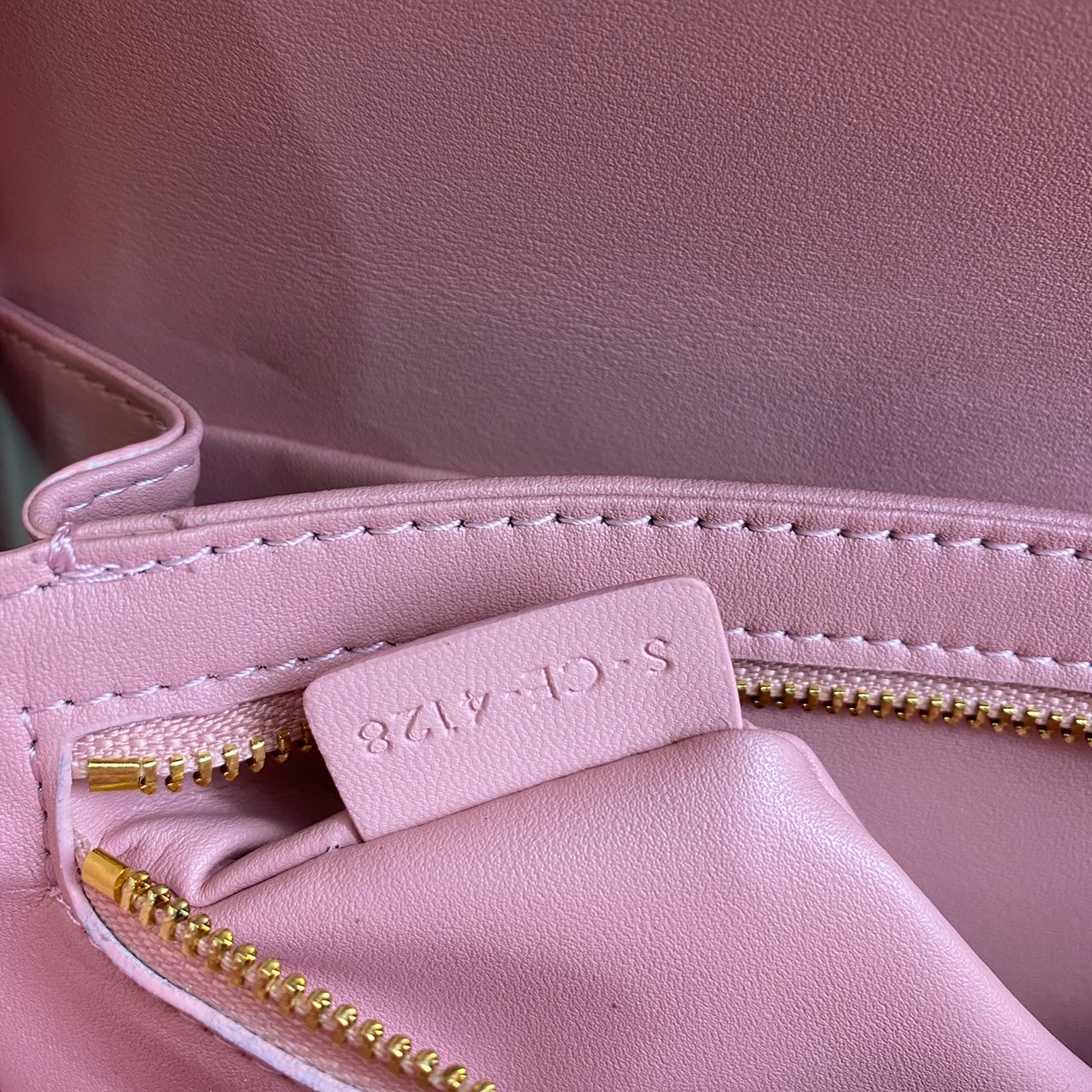 MEDIUM 22cm : CELINE CLASSIQUE TRIOMPHE BAG IN SHINY CALFSKIN / Celine Triomphe Bag / Celine Bag พร้อมส่ง 10 สี เกรดออริ 1:1 กระเป๋าแบรนด์หรูที่ควรมีแห่งปี