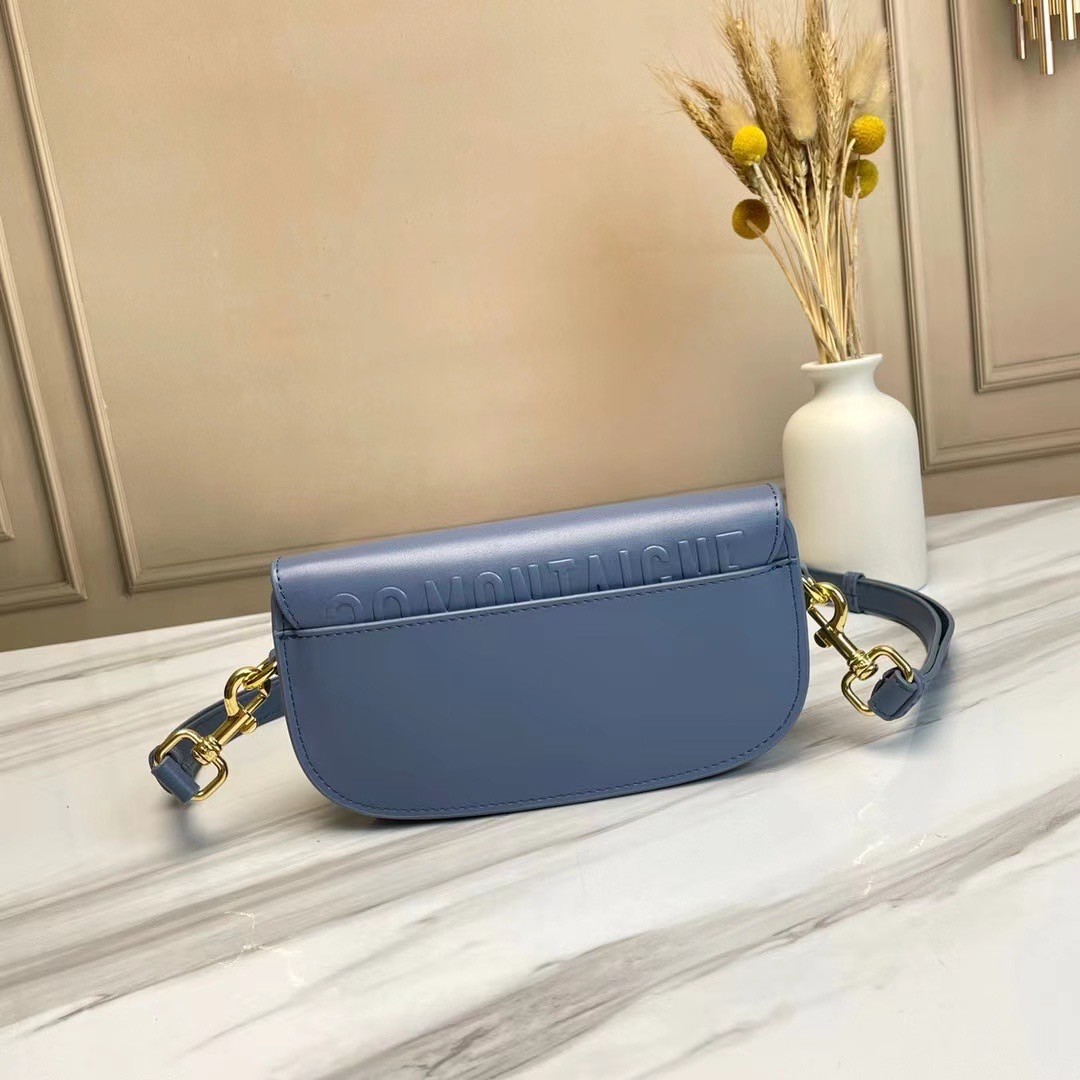 หนังแท้ DIOR BOBBY EAST-WEST BAG พร้อมส่งที่ไทย งานหนังแท้ทั้งใบเกรดออริจินอล ภาพสินค้าถ่ายจากงานขายจริง ใช้งานต่างประเทศได้ รุ่นใหม่ในฤดูกาลนี้ เพิ่มความทันสมัยให้กับซิลลูเอทของ Hobo ผ่านเส้นสายที่สง่างามและสัดส่วนที่กลมกลืนกัน สไตล์หนังลูกวัว โดดเด่นด้ว