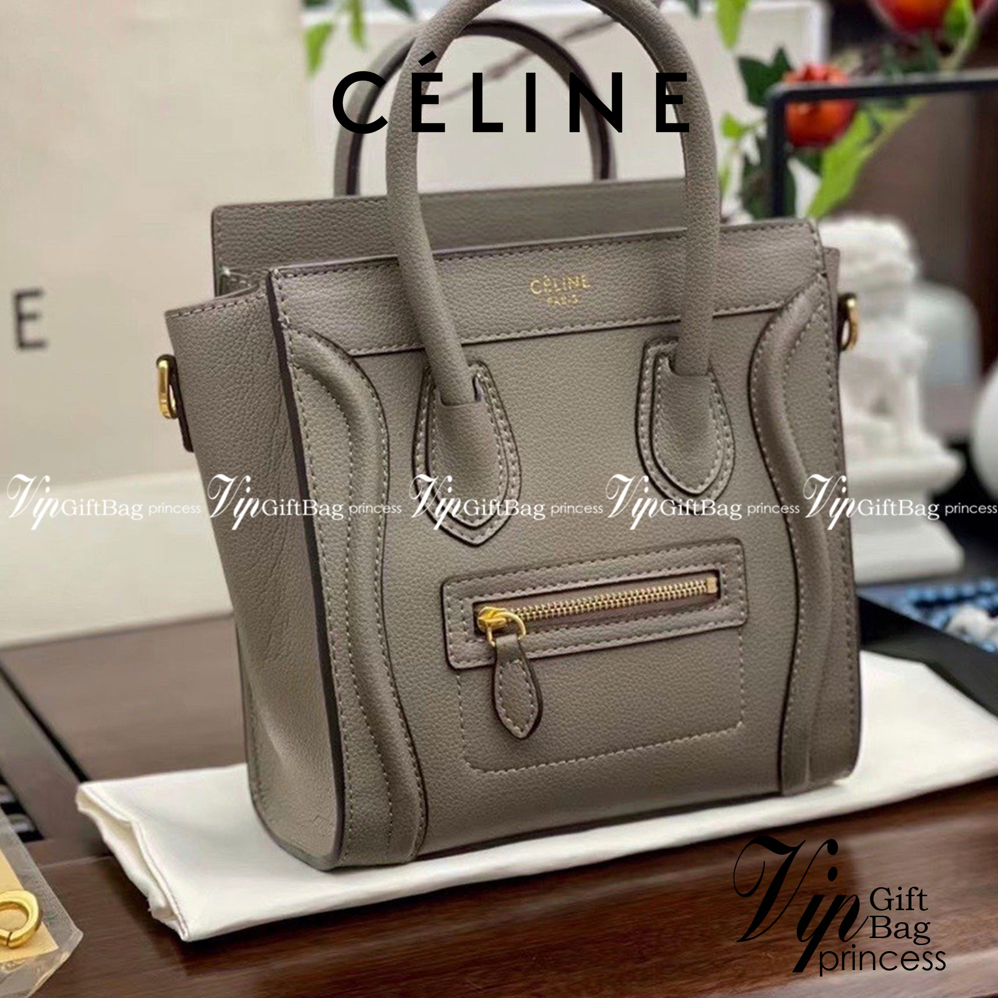 พร้อมส่งรุ่นยอดฮิต!! CELINE HANDLE BAG VIP / Celine Nano Luggage Bag กระเป๋าหนังแท้ ขนาดกำลังดี เปิดปิดด้วยซิปอะไหล่ทองมีที่จับหนัง ด้านในกว้าง มาพร้อมช่องซิปอีกช่อง เป็นอีกทรงที่ฮิตมานานข้ามปี มาพร้อมสายยาวสะพายแบบ CROSSBODYได้ หรือจะถือออกงานก็สวยหรูอีก