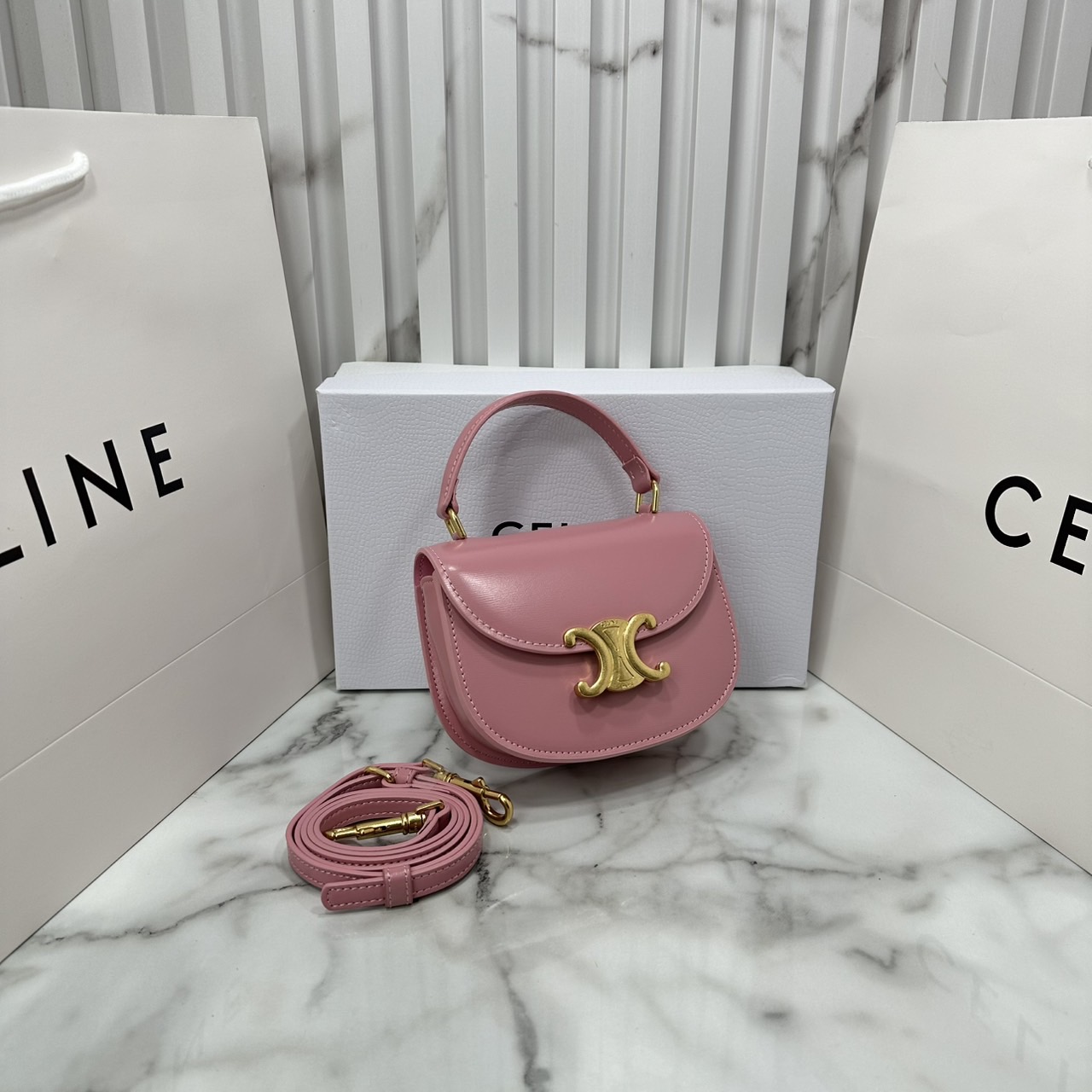 ORI หนังแท้ | CELINE MINI BESACE CLEA IN SHINY and leather กระเป๋าสะพายพร้อมหูจับ ไซส์มินิ แต่งโลโก้สีทองหรูหรา สวยโดดเด่น สามารถถือ สะพายไหล่ และสะพายข้างได้