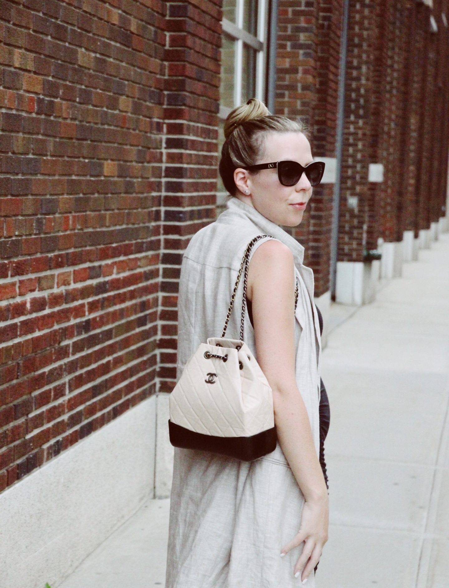 Chanel gabrielle backpack ไอเท็ม best seller กับรุ่นสุดปังในรูปแบบกระเป๋าเป้ ดีไซน์หรูคลาสสิค สายสะพายในตัวรูดปากกระเป๋าเก็บทรงได้ หรือจะรูดด้านหน้ายาวสุด