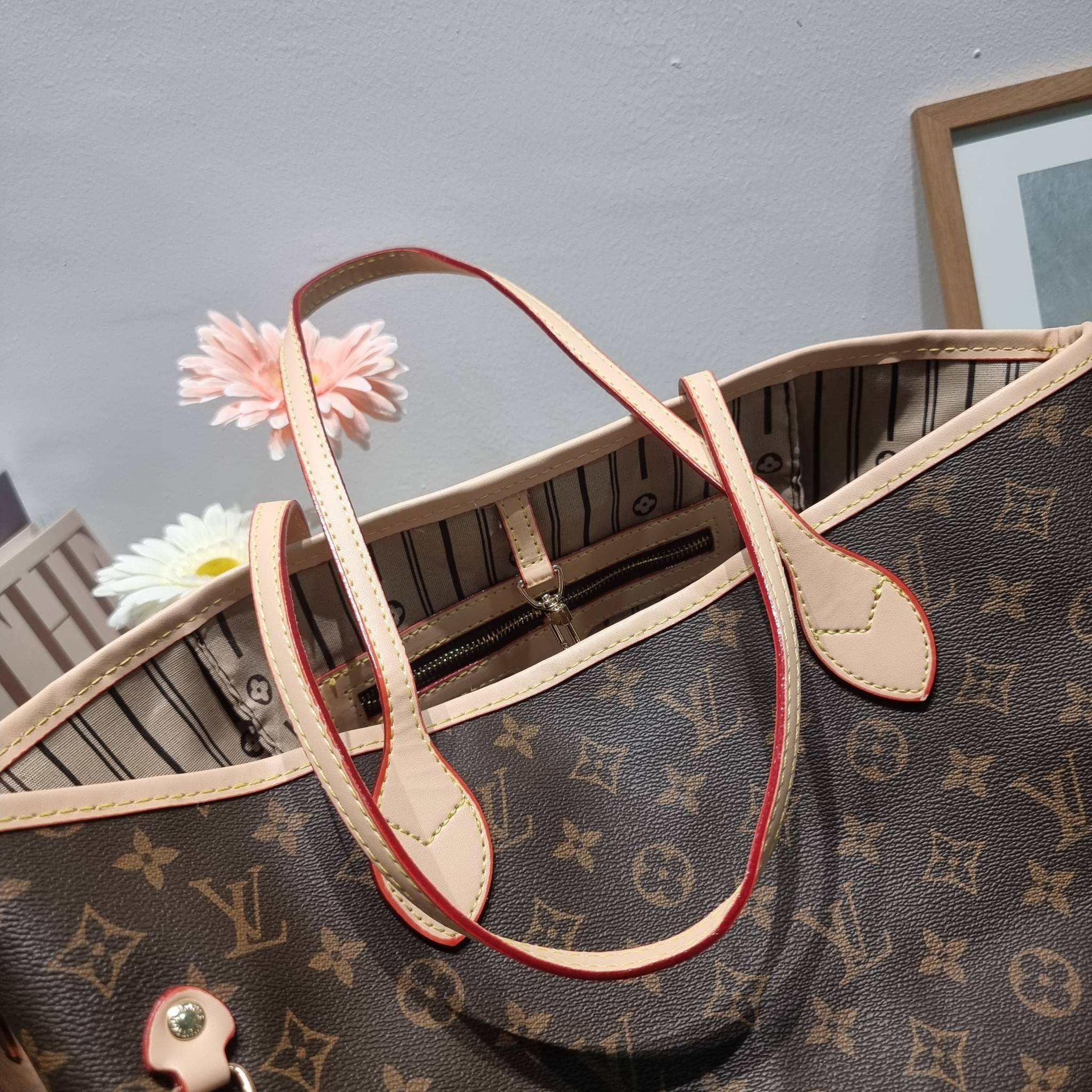 LV Neverfull Monogram / LV 2IN1 TOTE SET กระเป๋าสะพายไหล่ใบใหญ่ทรง tote มาพร้อมใบลูก คลาสสิคที่สุด เป็นอีกรุ่นที่มีคนใช้กันทั่วบ้านทั่วเมือง ฮิตแบบไม่ต้องพูดเยอะ