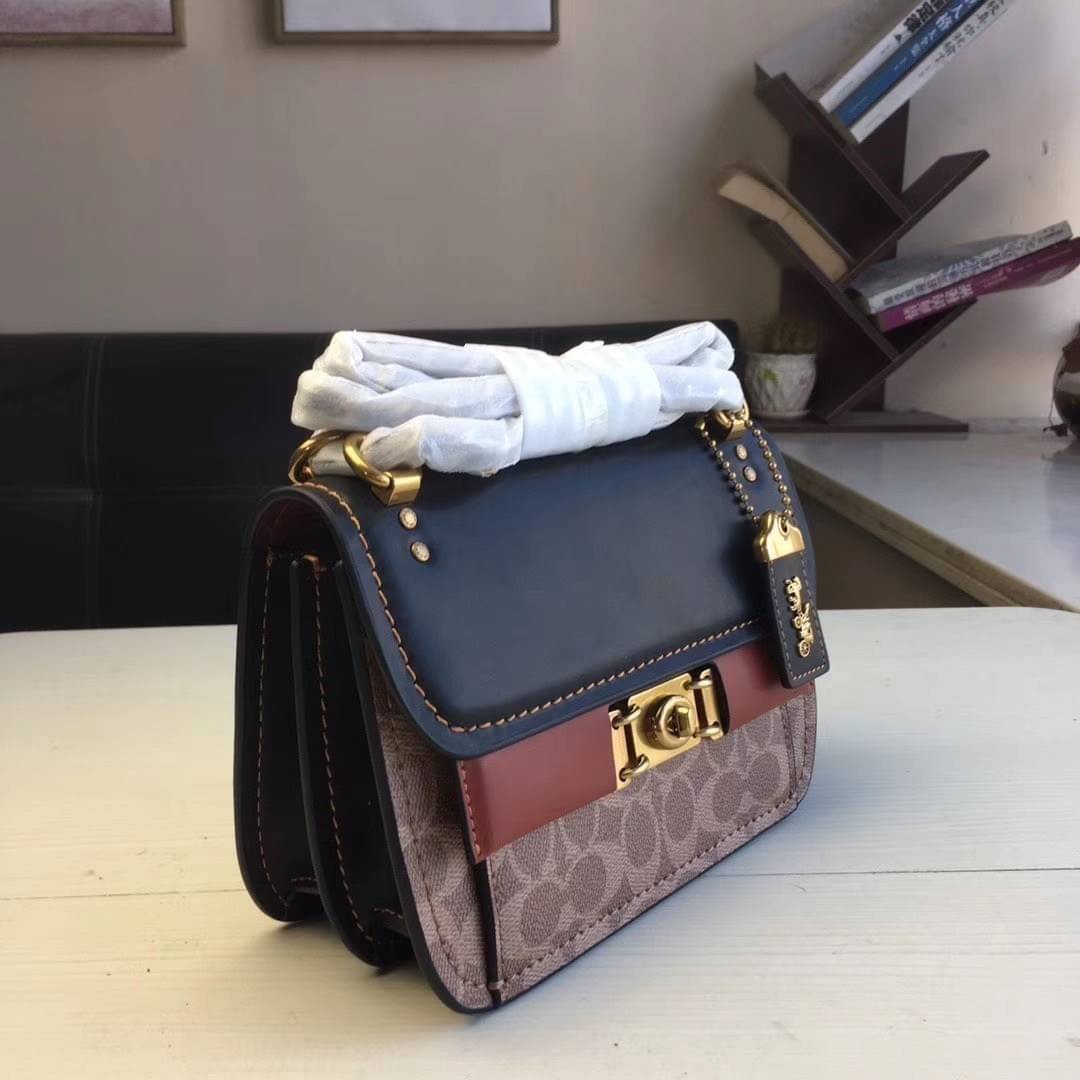 COACH Troupe Crossbody In Signature Canvas 2สี พร้อมส่งที่ไทยราคาสุดคุ้ม