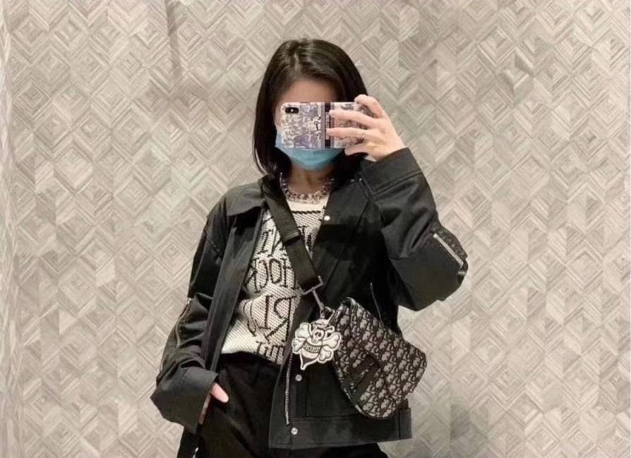 CHRISTIAN DIOR BEIGE AND OBLIQUE MINI SADDLE BAG / Dior Men Bag เกรดใช้งานสลับของแท้ เกรดออริจินอล ภาพสินค้าถ่ายจากงานขายจริง ใช้งานต่างประเทศได้