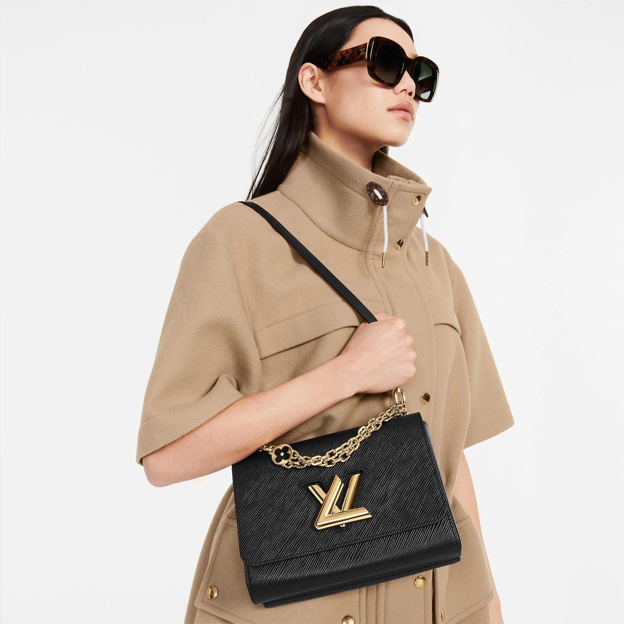 LOUIS VUITTON Twist MM Epi Leather Handbags / LV Twist MM หนัง Epi ลายเกรน ตัวล็อก LV Twist สีทองไอคอนิกช่วยเติมเต็มความสมบูรณ์แบบให้กับกระเป๋าได้อย่างลงตัว เหมาะสำหรับการใช้งานเป็น everyday bag หรือถือออกงานก็สวยเลยค่ะ