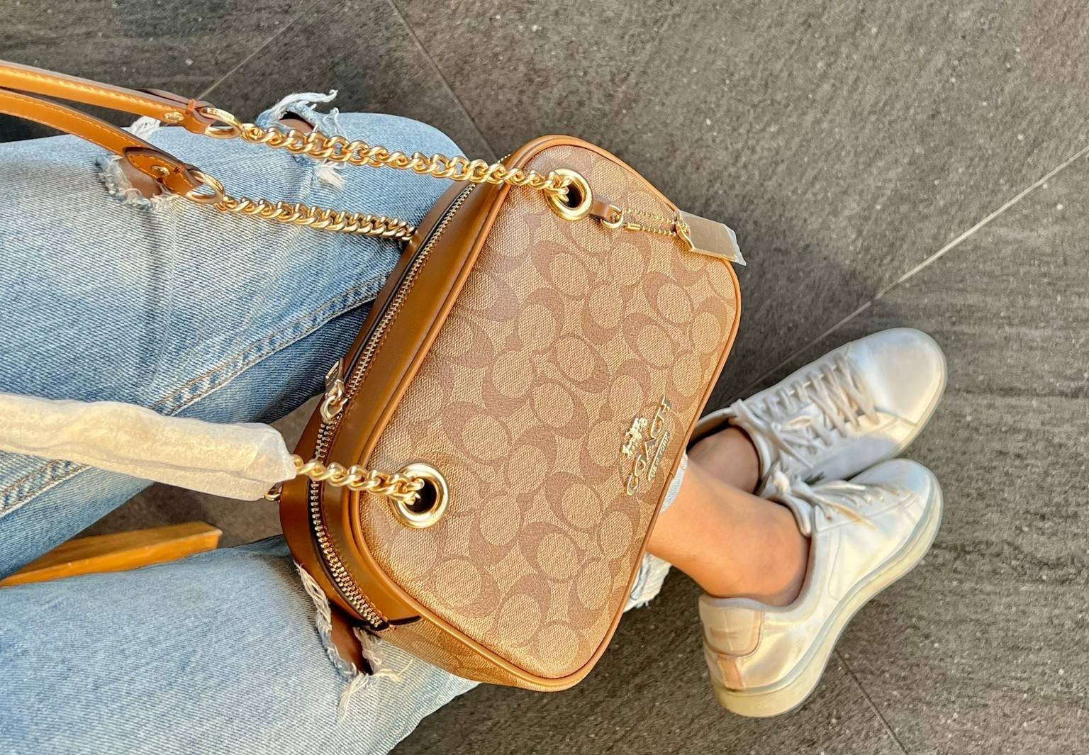 COACH CAMMIE CHAIN SHOULDER BAG IN SIGNATURE (C8149) สวย หรู ดูดี ทางนี้จ้าสาวๆๆ สินค้าต้องมี ห้ามพลาด! 🌟พร้อมส่ง จำนวนจำกัด ก่อนหมด! กับกระเป๋าหิ้วหรือสะพายไหล่ สายสะพายไหล่ในตัวแบบโซ่มีหนังรองบ่า สวยงามมากๆค่ะ