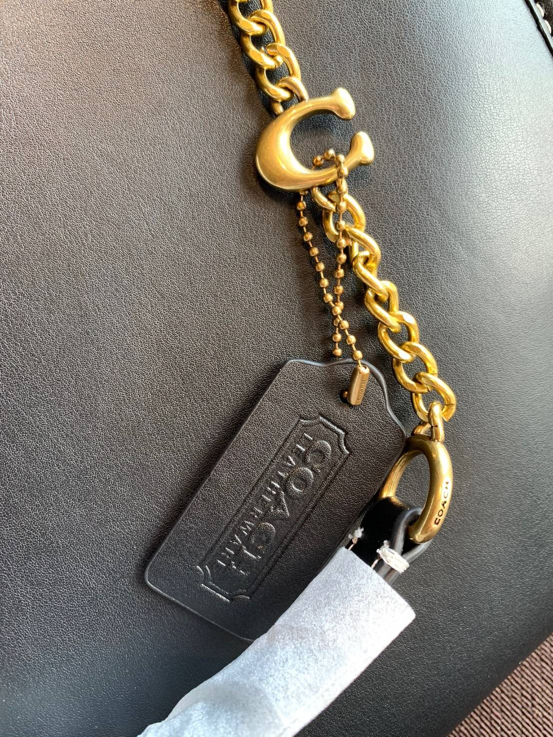 LIMITED EDITION 📣รุ่นใหม่ล่าสุด ยังไม่มีในช๊อปไทยจ้าา❗️ COACH CHAIN CASHIN TOTE ((C6338//C6620)) พร้อมส่ง สินค้าเข้าใหม่ ห้ามพลาดค่าา! กระเป๋าทรงTote สูง สามารถใส่เอกสาร//A4 ได้ วัสดุหนังแท้นิ่ม น้ำหนักเบาค่ะ 🔺จุดเด่นของรุ่นคือสายสะ