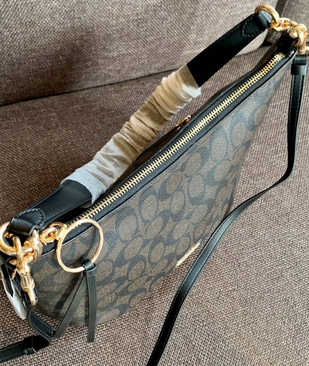 OUTLET 】ปรับราคาลง ได้ไปไม่ผิดหวังแน่นอนจ้าา💥 Coach Pebble Leather Small Skylar Hobo Shoulder Bag((90738)) พร้อมส่งที่ไทย ล่าสุด! กระเป๋าหิ้ว//สะพายข้างได้ ทรงน่ารัก ละมุน หนังแท้ หนังนิ่มมือดีมาก หลงรักแน่นอนค่าา! เปิดปิดกระเป๋าแบบซิปมีพู่ห้อย ใช