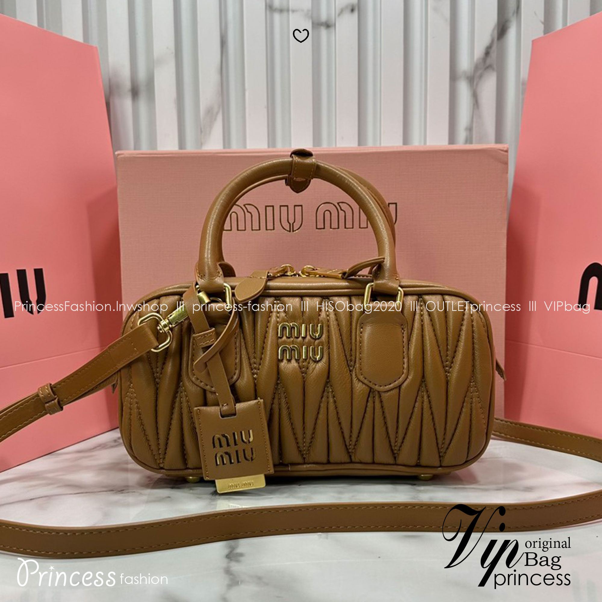 ORI หนังแท้ | MIU MIU Arcadie matelassé nappa leather bag Small 22cm กระเป๋าสะพายทรงโฮโบลุคลูกคุณหรูหราด้วยดีไซน์จับจีบนูนลวดลายสามมิติซับซ้อนเป็นเอกลักษณ์ น่ารักๆเก๋ๆ สวยดูแพง หูจับในตัวง่ายและสะดวกพกพา