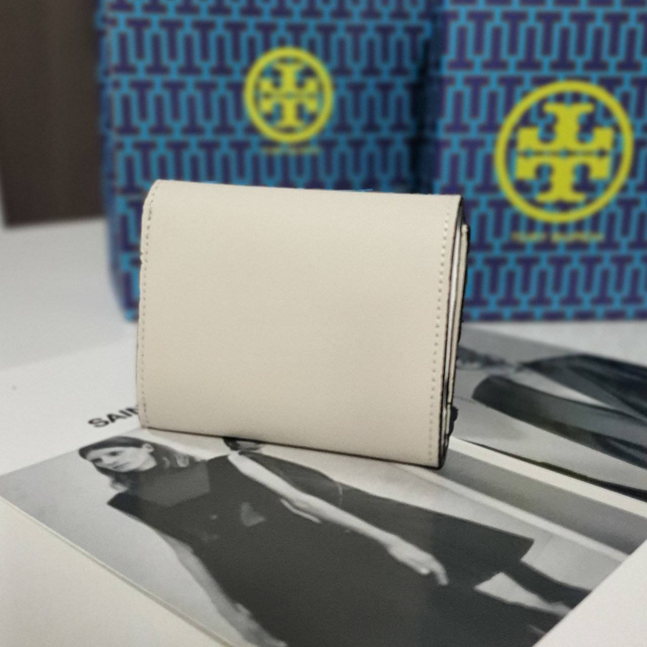 ของแท้ 💯% TORY BURCH SMALL WALLET กระเป๋าสตางค์สุดคลาสสิค ใบจิ๋วขนาดกำลังน่ารัก พกพาง่าย วัสดุหนังแท้ ประดับโบโก้ทอง