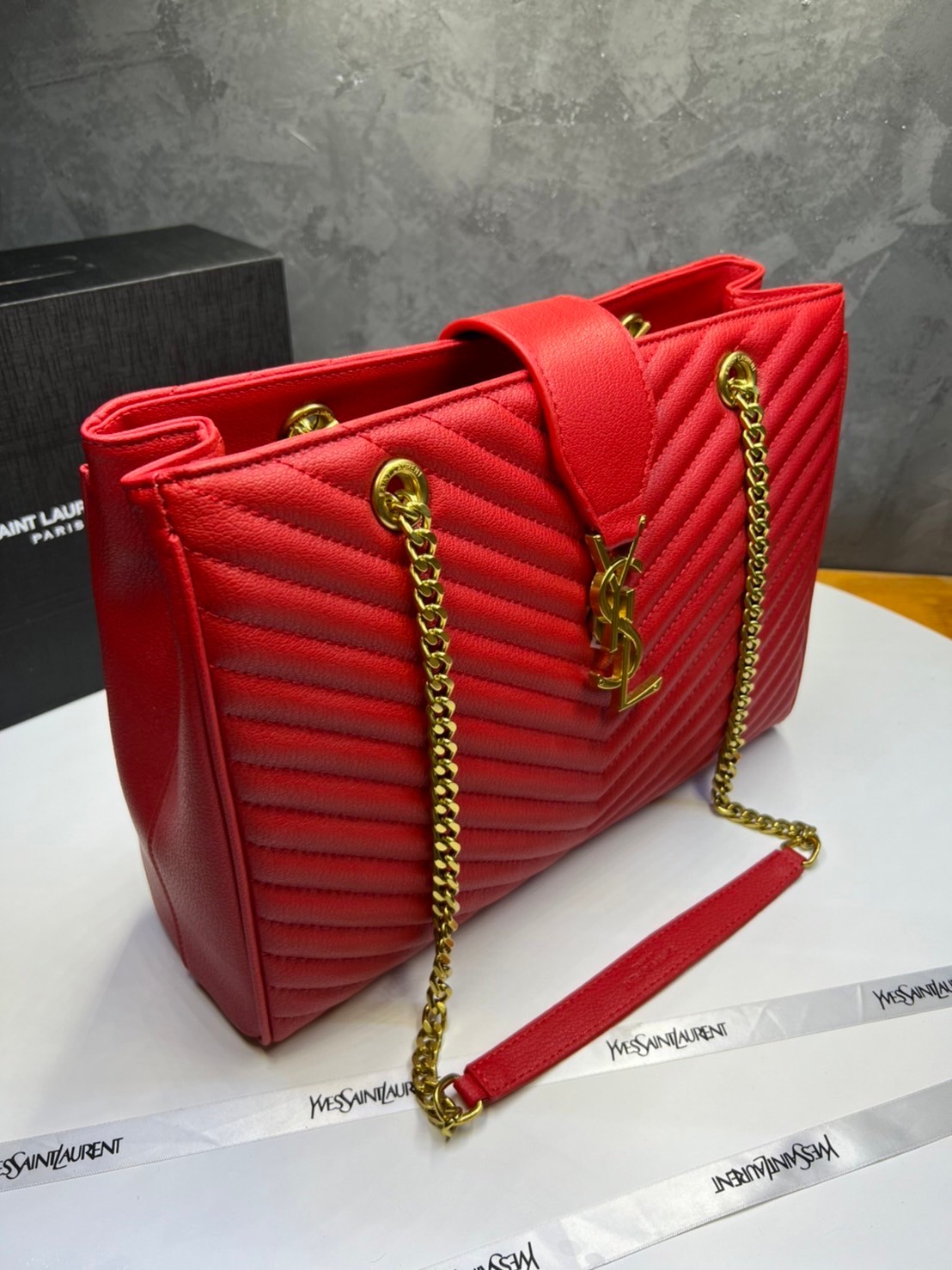 หนังแท้ Saint Laurent YSL Monogram Shopping Large Tote Bag กระเป๋าทรงช้อปปิ้งใบใหญ่ จุของได้เยอะ ภายในแบ่ง 2 ช่อง พร้อมซิปช่องกลาง ภาพสินค้าถ่ายจากงานขายจริง ใช้งานต่างประเทศได้