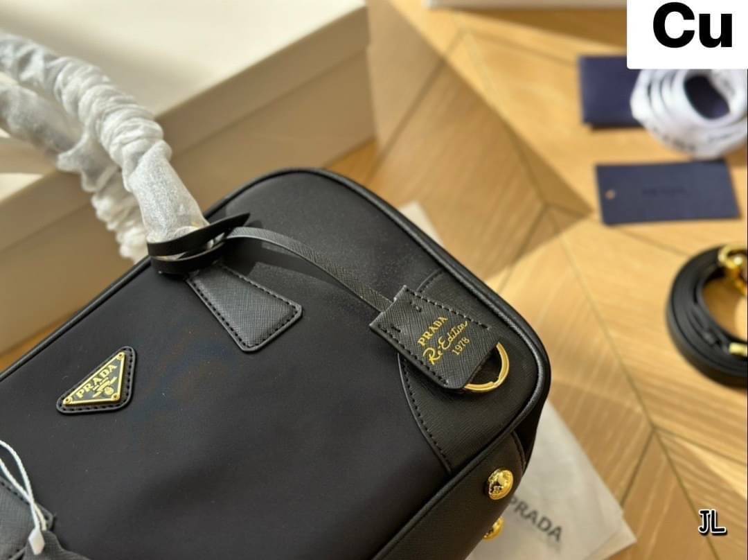 PRADA Re-Edition 1978 medium Re-Nylon two-handle bag กระเป๋าสะพายไหล่ทรงคลาสสิค ไอเท็มสุดปัง ที่ฮิตตลอดกาลไม่ว่าจะปีไหนๆ เหมาะเป็น everyday bag มากๆ