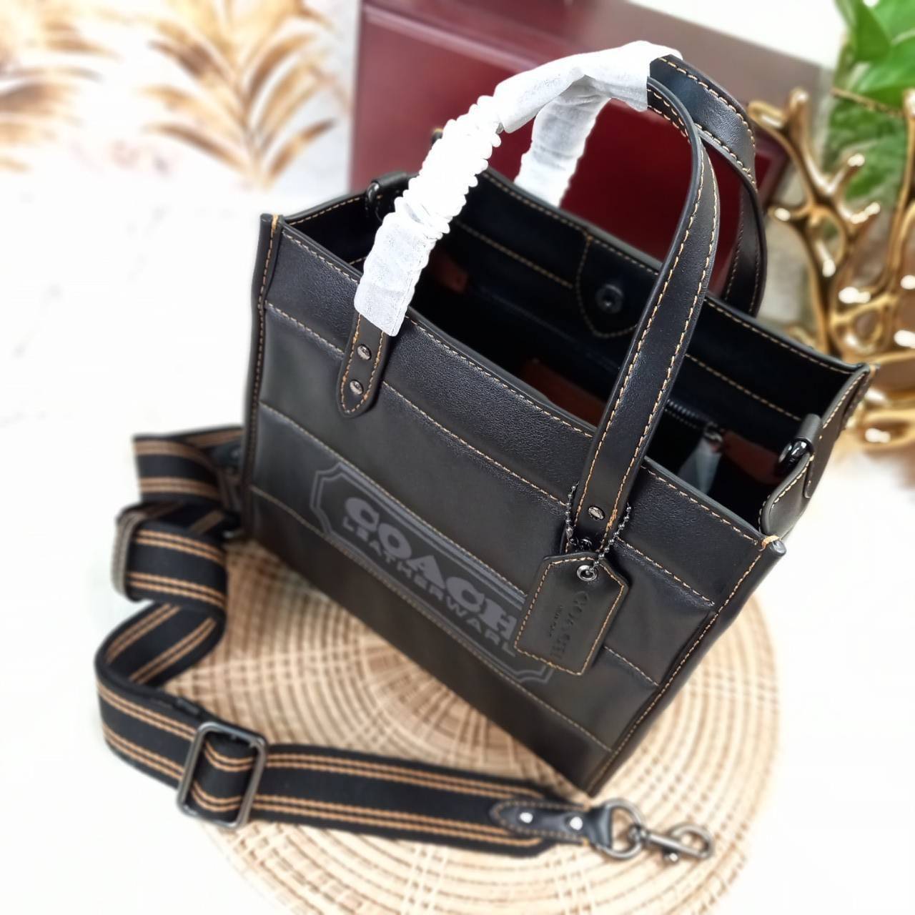 COACH CASUAL STYLE STREET STYLE 2WAY PLAIN LEATHER ELEGANT STYLE (C6958 C6852) 🌺 ที่สุด! ของที่สุด!! กระเป๋าถือ กระเป๋าสะพายรูปทรงสุดฮิต สุดคลาสสิค รุ่น UNISEX ที่ชิคๆ สบายๆ ได้ทั้งชายและหญิง// วัสดุหนังแท้ทั้งใบ ตัดเย็บด้วยหนังเนื้อนุ่มพิเศษ หนา 