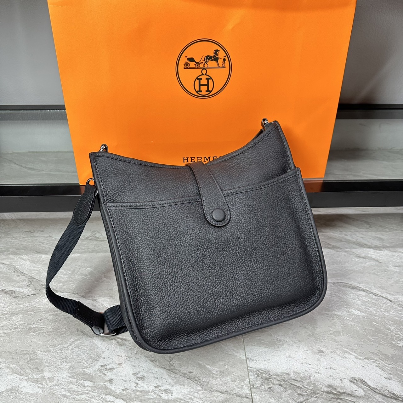 HERMES Evelyne PM Bag The Perfect Crossbody Bag 29cm กระเป๋าทรงโท้ทแบรนด์หรู เอกลักษณ์ของความสง่างาม เกรดออริ สลับแท้ 1:1 ใช้งานต่างประเทศได้