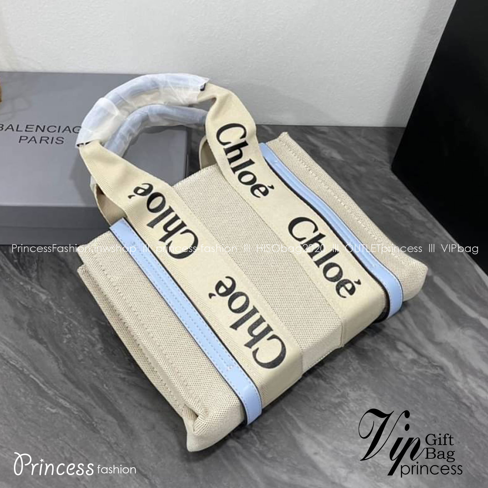 CHLOE Woody tote bag [mini size] 10" กระเป๋าทรงโท้ท จุของได้เยอะมาก แบรนด์ดังจากสัญชาติฝรั่งเศส เป็นที่ชื่นชอบของเซเลบริตี โคลเอ้รุ่นนี้เป็นสไตล์วินเทจ เรียบหรูและดูดี ออกแบบมาเพื่อการใช้งานที่ง่ายแสนง่าย