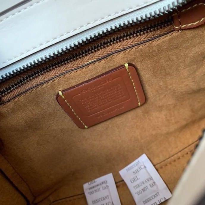 COACH COURIER CARRYALL 23 IN COLORBLOCK SIGNATURE CANVAS พร้อมส่ง 7 แบบ พร้อมส่ง ลุคดูไฮสุดๆค่ะ! กระเป๋าสะพายหนังหรูหราและคลาสสิค หนังแท้ชั้นดีที่สุด น้ำหนักเบา หนังสวยมากก สัมผัสแล้วหลงรักแน่นอนจ้าา😘