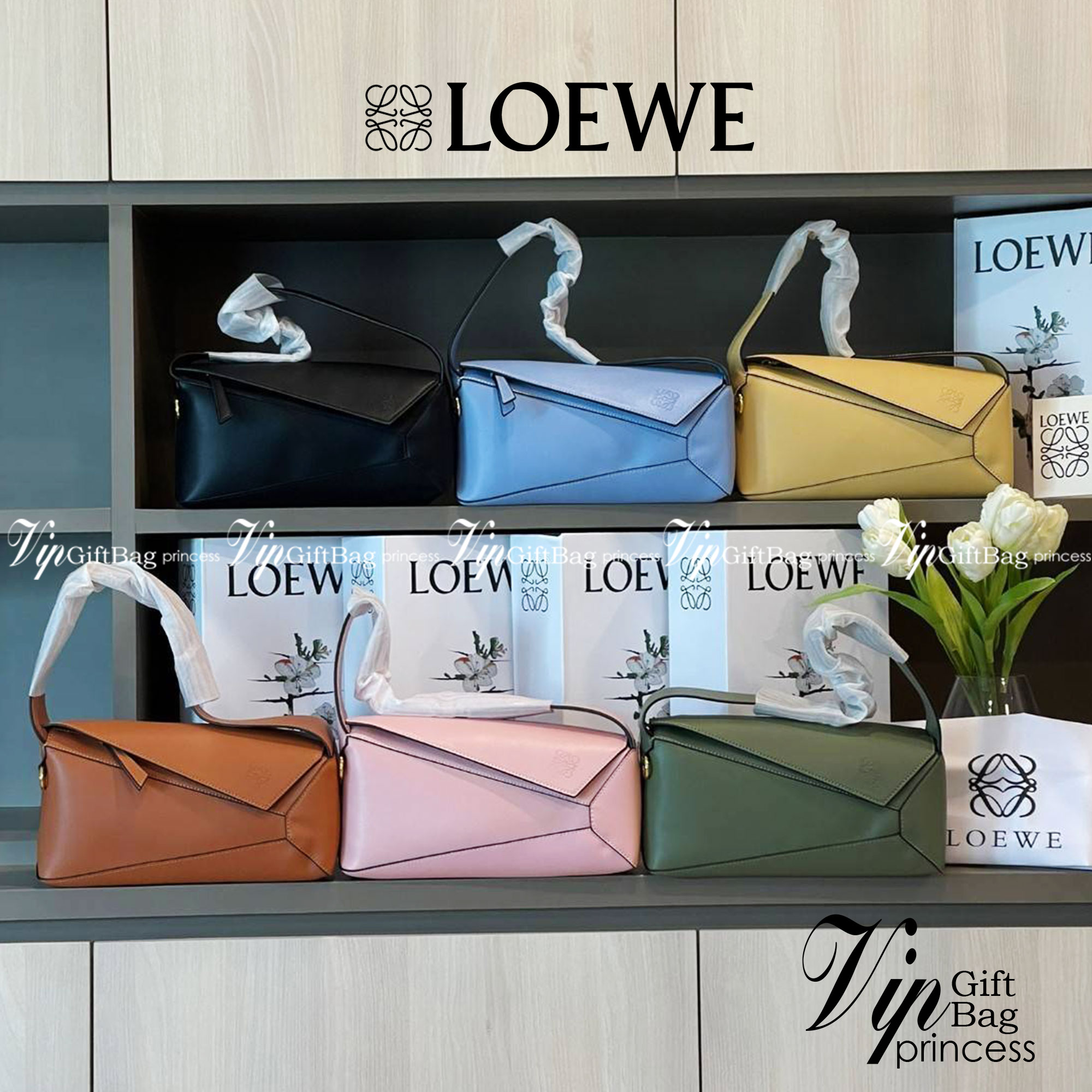 Loewe Puzzle Hobo bag กระเป๋ารุ่น Puzzle มีความพิเศษในหลายด้าน ไม่ว่าจะเป็นรูปทรงที่แปลกใหม่ มินิมอลด้วยโลโก้อนาแกรมแบบประทับ ดูหรู เป็นกระเป๋า Unisex ที่ไม่ว่าคุณจะเป็นผู้หญิงหรือผู้ชายก็ใช้งานได้ ลายกระเป๋าได้มาจากการนำหนังมาเย็บต่อกันทั้งหมด ถึงแม้ว่าข