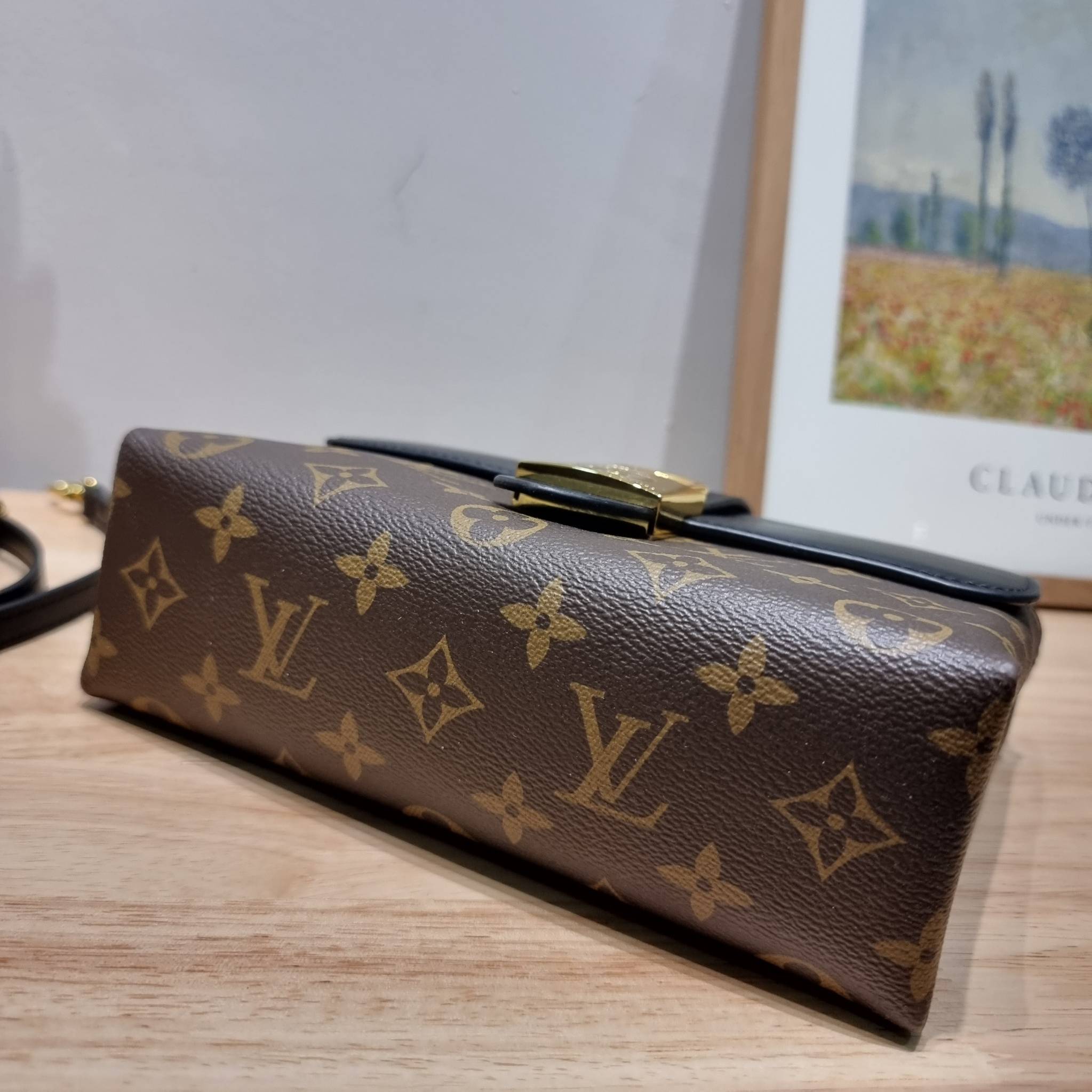 LV LOCKY BB MONOGRAM กระเป๋าสะพายข้าง ดีไซน์หรู ใหม่ล่าสุด สวยถึงบ้านได้ก่อนใคร มีใช้เลิศๆทันปีใหม่แน่นอน คุ้มที่สุด