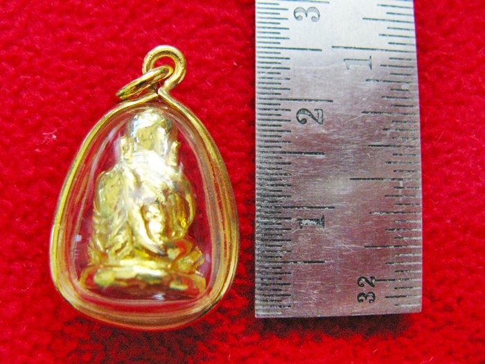 จี้หลวงพ่อเงินเนื้อทองเหลืองเลี่ยมทองไมครอนพร้อมใบคาถาค่ะ