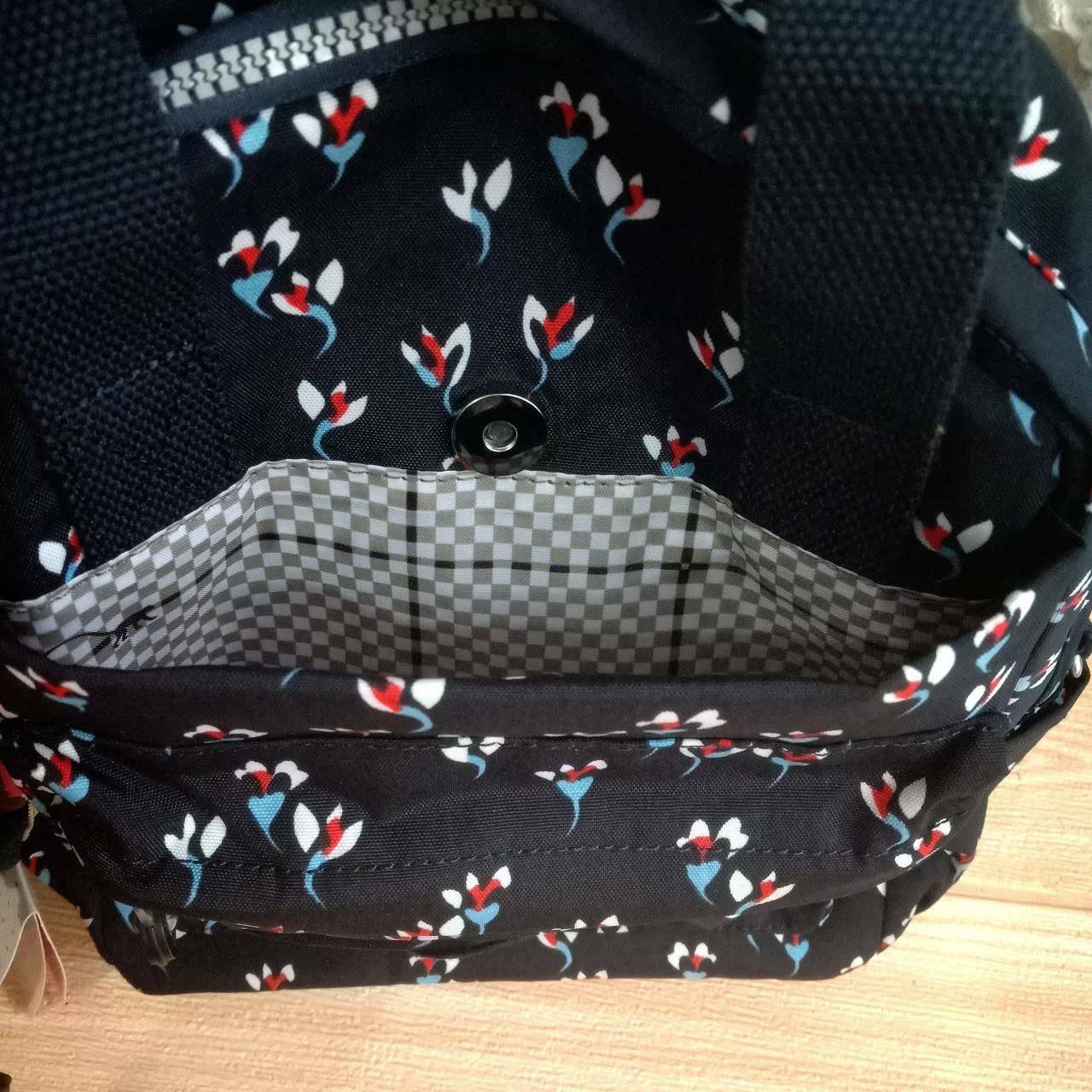 KIPLING 3 WAYS MINI BACKPACK ซับในตาราง 👍กระเป๋าสะพายรุ่นใหม่วัสดุ Nylon & Polyester 100% 👍หูหิ้วมีลายปั้มแบรนด์ 👍สายสะพายยาวเลื่อนปรับได้ถอดได้ 👍สามารถถือหรือสะพายได้ จะสะพายไหล่ สะพายเฉียง Crossbody หรือจะคล้องสายเป็นเป้ส