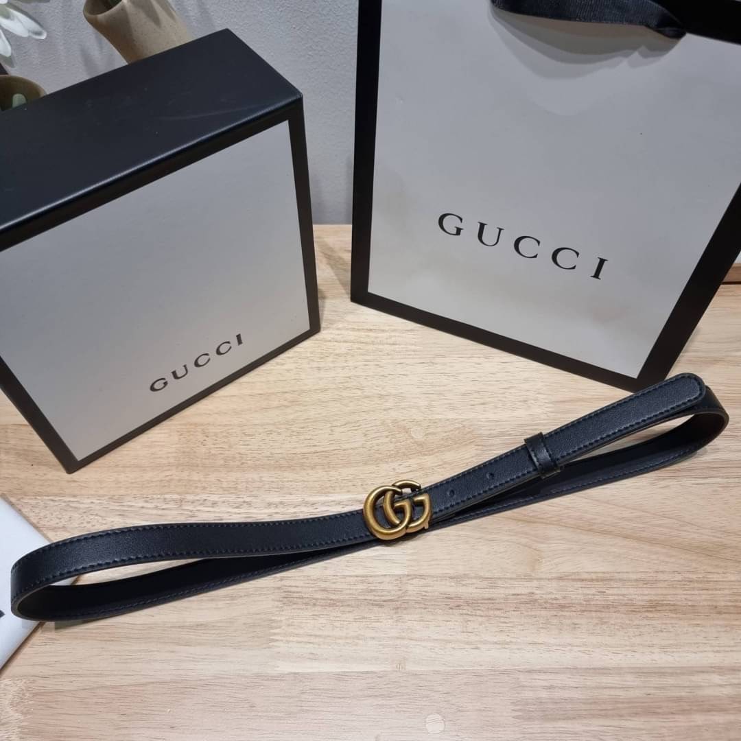 GUCCI BELT / GG belt 2cm เข็มขัดสีดำสุดคลาสสิค เรียบง่าย ผู้ดี เป็นซิกเนเจอร์ ด้วยดีไซน์ double buckle อะไหล่สีทองวินเทจ ทำให้ใช้งานเป็น everyday use ได้เลย วัสดุหนังสวย พร้อมออริจินัล box ที่สุดของการคอมพลีทลุทด้วยเข็มขัดเส้นนี้เส้นเดียวได้เลย แนะนำจ้า