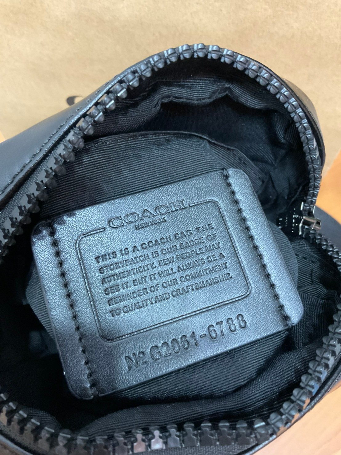 COACH NORTH/SOUTH EDGE CROSSBODY (COACH 5626) IN SIGNATURE CANVAS (COACH 6788) กระเป๋าสะพายผู้ชาย กระเป๋าสะพายรุ่นใหม่ ชนช็อป (!!)รุ่นหายาก สี COBALT MULTI วัสดุทำจาก หนังลูกวัวแท้ เนื้อเรียบ พิมพ์ลาย ขนาดกำลังดี