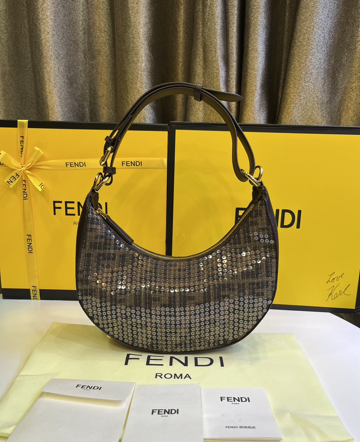 FENDI Fendigraphy Hobo Bag Brown fabric charm / Fendi hobo bag พร้อมส่ง กระเป๋าสะพายไหล่เฟนดิปักเลื่อมรุ่นใหม่ สวยหรู **สินค้าเกรดออริจินอล 1:1 สลับแท้