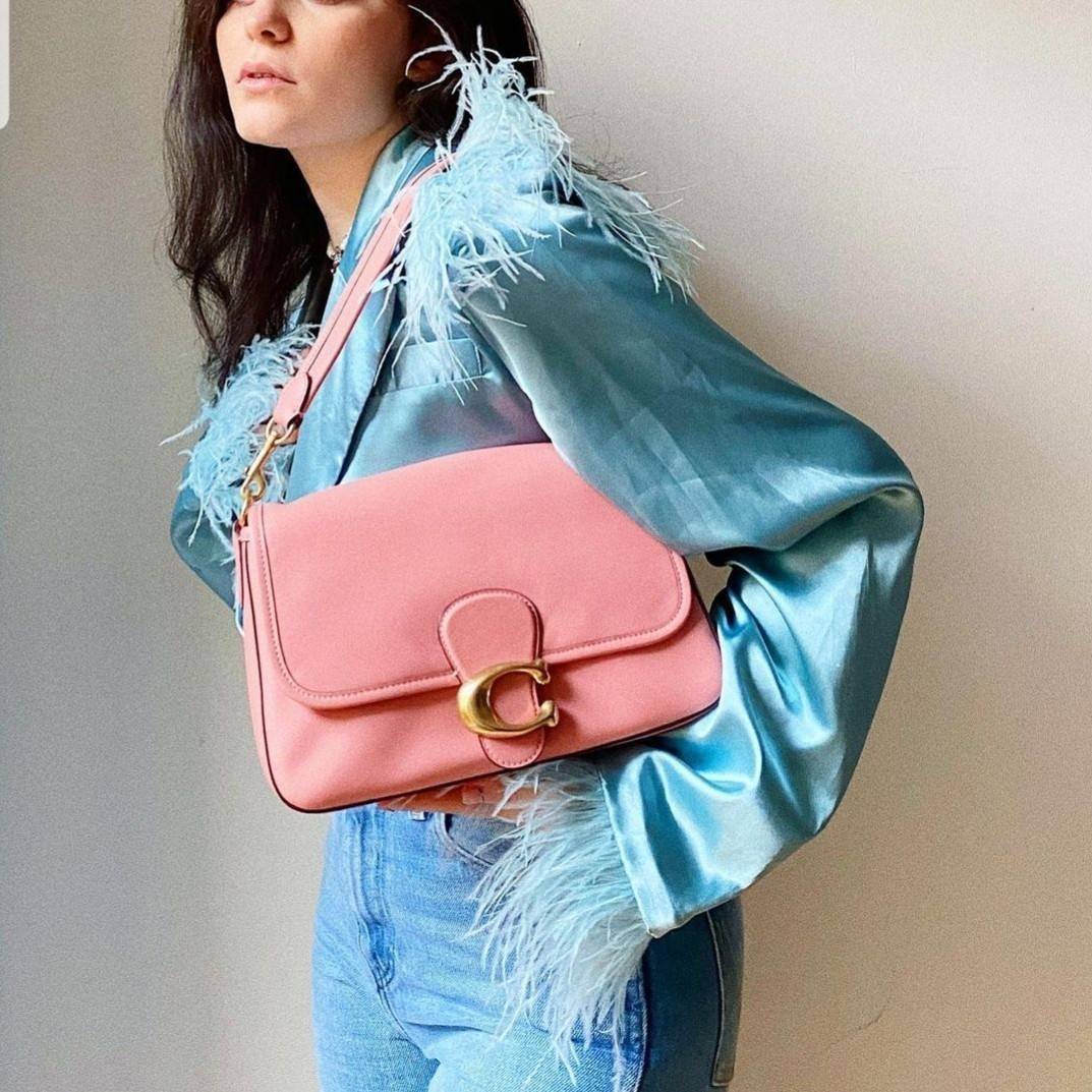 COACH SOFT TABBY SHOULDER BAG (C4823//C5261) กระเป๋าถือ กระเป๋าสะพาย ที่ใครๆก็เข้าถึงได้ หรูหรา คลาสสิค ลุคเรียบร้อย แต่ความสวยไม่น้อย! ดาเมจความลุคผู้ดีรุนแรงมาก!!เกินต้าน!!// วัสดุหนังแท้ทั้งใบ หนังเรียบ หนังนิ่มมากๆ อยู่ทรงสวยมากๆด้วย// ด้านในโล่งกว้าง