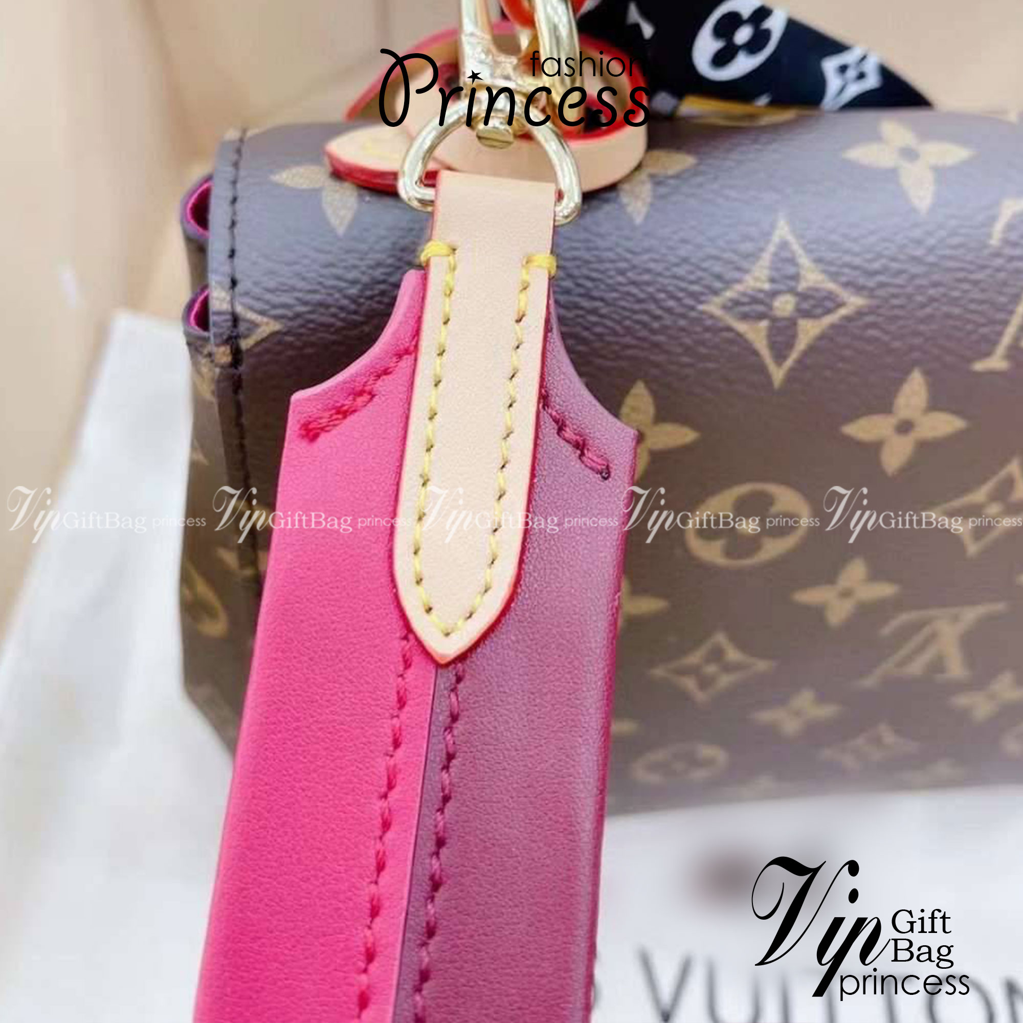 LV Cluny BB Monogram กระเป๋าสะพายหนังลายโมโนแกรมเปิดหน้า เป็นอีกทรงที่ขายดีมากเพราะใช้งานง่ายใช้ได้อเนกประสงค์ ด้านในกว้าง งานใช้สลับขึ้นแบบจากงานจริงเป๊ะเที่ยบเท่า แรร์ไอเท็มที่สาวๆต้องมี! มีหูจับในตัวและสายครอสบอดี้มาให้ ใช้งานง่าย เหมาะกับทุกสไตล์การแต