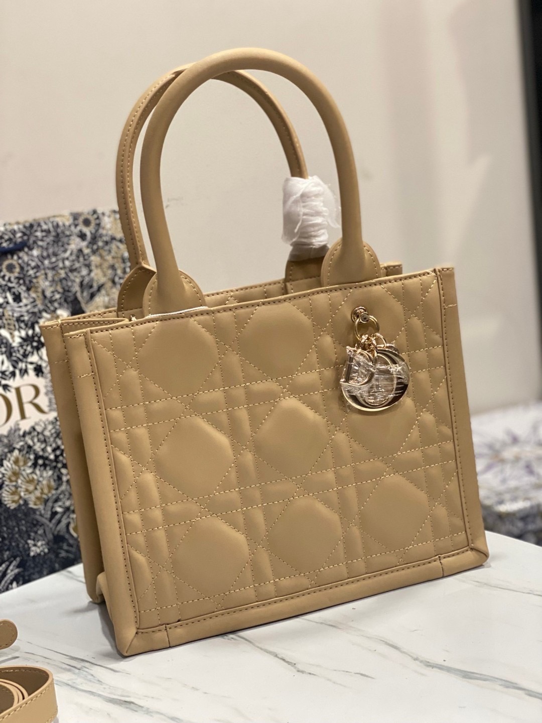 พร้อมส่ง 4 สี Small Dior Book Tote Macrocannage / DIOR TOTE BAG กระเป๋าทรงโท้ท เกรดออริ สลับแท้ 1:1 ใช้ต่างประเทศได้