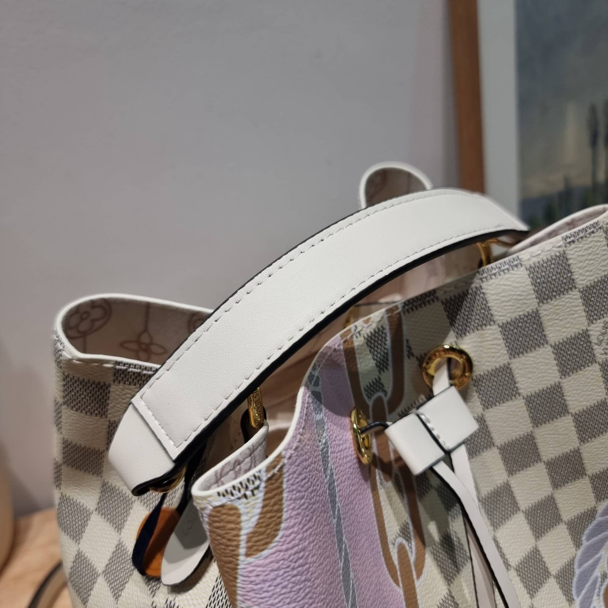 LV Neonoe MM Damier Azur New Spring Collection - Nautical อีกหนึ่งรุ่นท็อปฮิต กับดีไซน์ใหม่ต้อนรับฤดูร้อน กับกระเป๋าสะพายทรงบัคเก็ตใบใหญ่