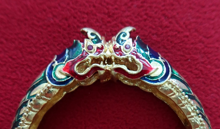 สินค้าหมดค่ะ กำไลพญานาค2เศียรแบบใหญ่เนื้อทองเหลืองลงยาพร้อมใบคาถาค่ะ