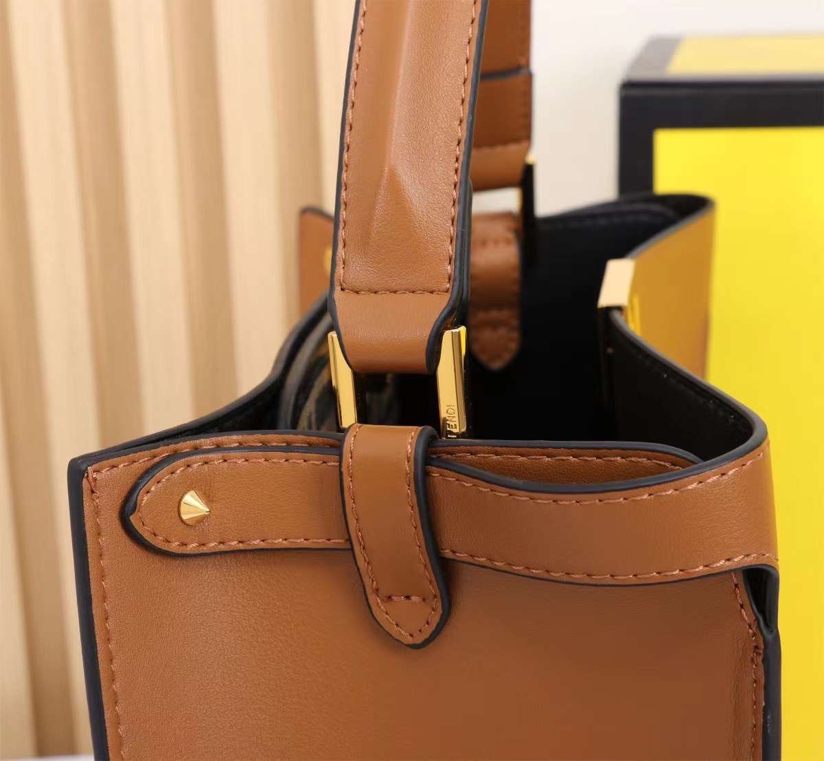 พร้อมส่ง 3 สี FENDI Peekaboo X-Lite Medium กระเป๋าสะพาย 🧡 เกรดออริจินอล 1:1 สลับแท้