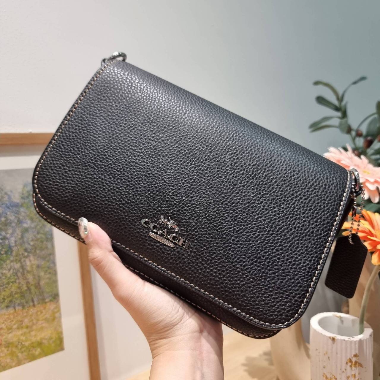 OACH LOGAN MESSENGER IN SIGNATURE CH483 CH252 กระเป๋าสะพาย รุ่นใหม่ สไตล์สปอร์ต ดีไซน์สวย ขนาดกำลังดีคล่องตัว สายสะพายเส้นใหญ่ทนทาน