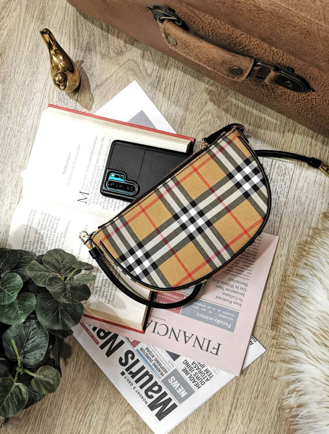 พรีเมี่ยมกิ๊ฟแท้ 100% 】BURBERRY FRAGRANCES VINTAGE SHOULDER BAG VIP GiFT WITH PURCHASE (GWP) พรีเมี่ยมกิ๊ฟ Limited Edition จากเคาน์เตอร์ BURBERRY FRAGRANCES