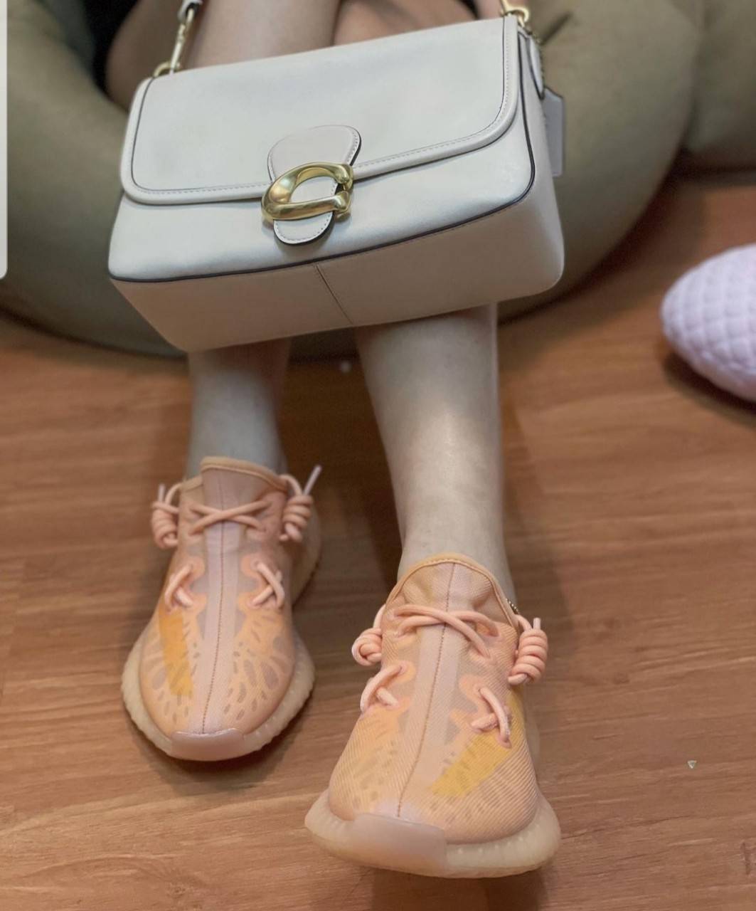 COACH SOFT TABBY SHOULDER BAG (C4823//C5261) กระเป๋าถือ กระเป๋าสะพาย ที่ใครๆก็เข้าถึงได้ หรูหรา คลาสสิค ลุคเรียบร้อย แต่ความสวยไม่น้อย! ดาเมจความลุคผู้ดีรุนแรงมาก!!เกินต้าน!!// วัสดุหนังแท้ทั้งใบ หนังเรียบ หนังนิ่มมากๆ อยู่ทรงสวยมากๆด้วย// ด้านในโล่งกว้าง