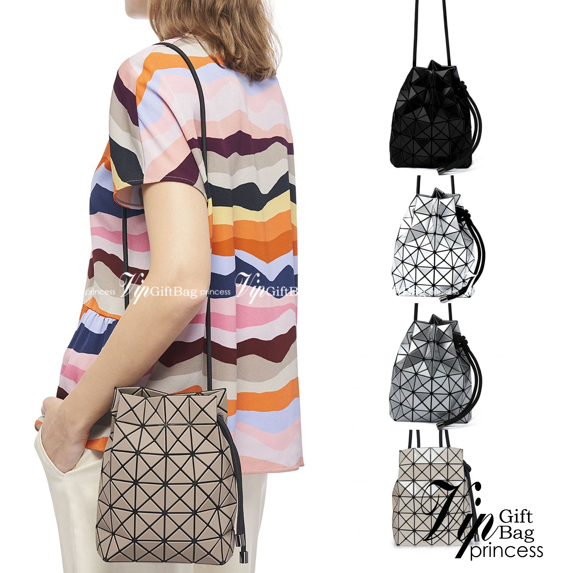 Baobao Issey Miyake Wring Small Bag กระเป๋าสะพายครอสบอดี้พร้อมสายรูดเปิดปิด สามารถปรับความยาวของสายได้ตามสไตล์ความชื่นชอบ ด้วยดีไซน์ทรงน่ารัก เหมาะสำหรับให้สาวๆหยิบใช้ในวันสบายๆ แต่เต็มเปี่ยมไปด้วยความคล่องแคล่ว ไฮไลต์ของซีซั่นนี้คือกระเป๋าที่มาพร้อมกับเช