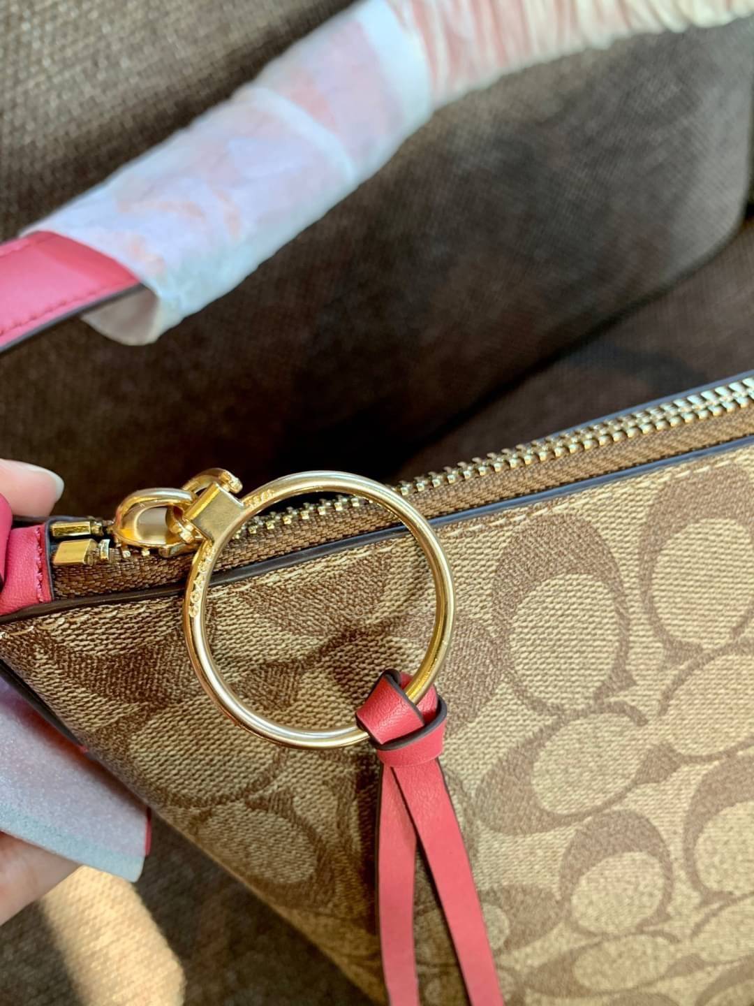 OUTLET 】ปรับราคาลง ได้ไปไม่ผิดหวังแน่นอนจ้าา💥 Coach Pebble Leather Small Skylar Hobo Shoulder Bag((90738)) พร้อมส่งที่ไทย ล่าสุด! กระเป๋าหิ้ว//สะพายข้างได้ ทรงน่ารัก ละมุน หนังแท้ หนังนิ่มมือดีมาก หลงรักแน่นอนค่าา! เปิดปิดกระเป๋าแบบซิปมีพู่ห้อย ใช