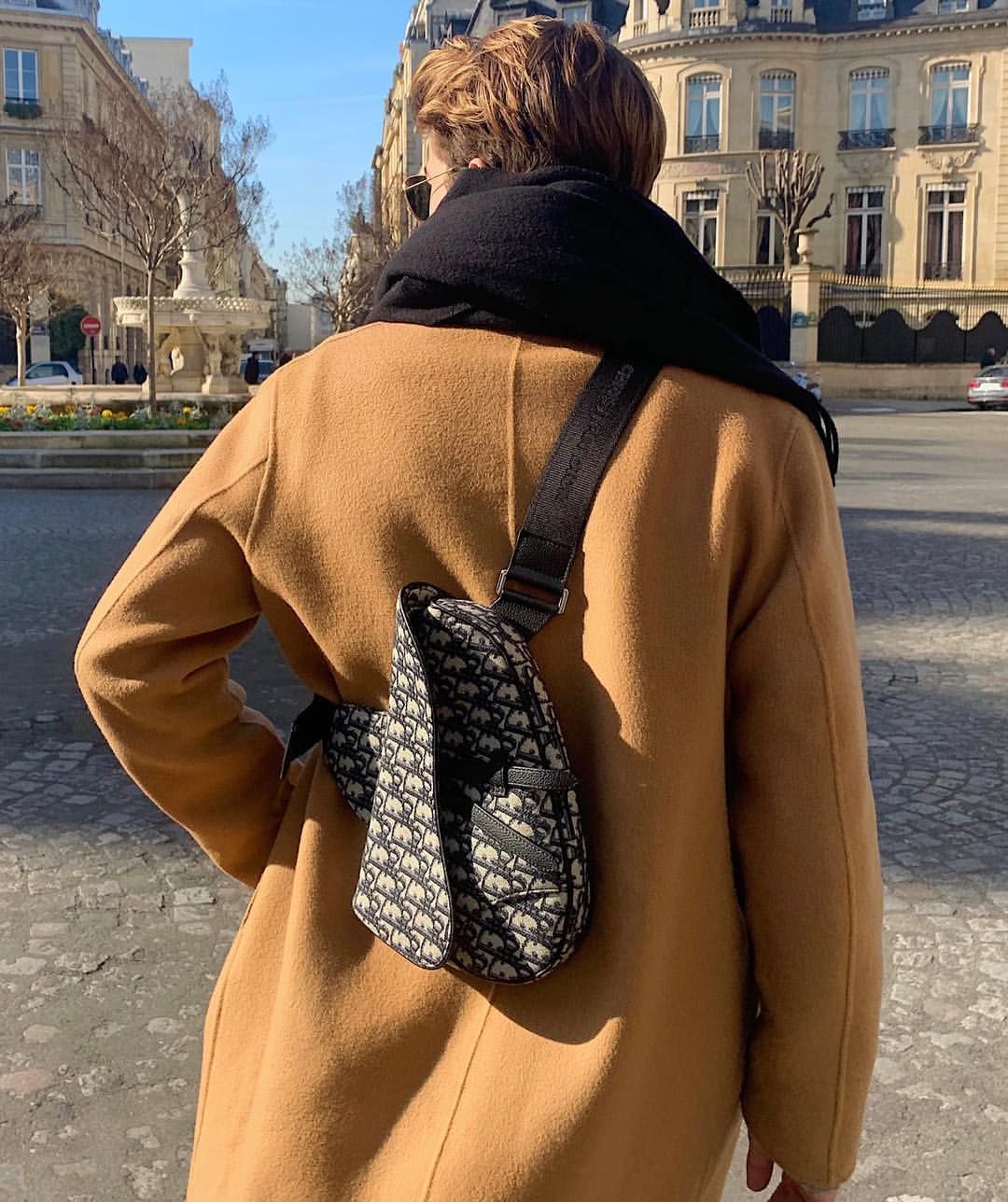 Dior Saddle Crossbody Bag Oblique / Dior Belt Bag เกรดใช้งานสลับของแท้ เกรดออริจินอล พร้อมส่ง กระเป๋าสะพายข้างสุดเท่แบรนด์ดัง สายปรับขนาดได้ตามต้องการ คุณภาพดี ทนต่อการใช้งาน ใส่ของไก้เยอะจุใจ ภาพสินค้าถ่ายจากงานขายจริง ใช้งานต่างประเทศได้