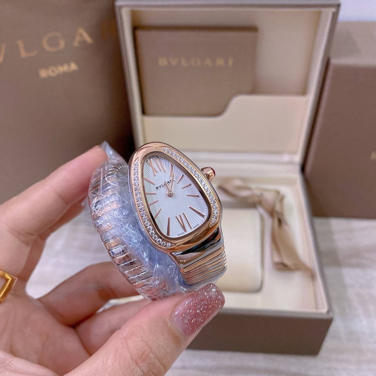 BVLGARI SERPENTI WATCH 24mm 26mm นาฬิกาบุลการี รุ่นหน้าปัดล้อมเพชร นาฬิกาผู้หญิง ภาพสินค้าถ่ายจากงานขายจริง